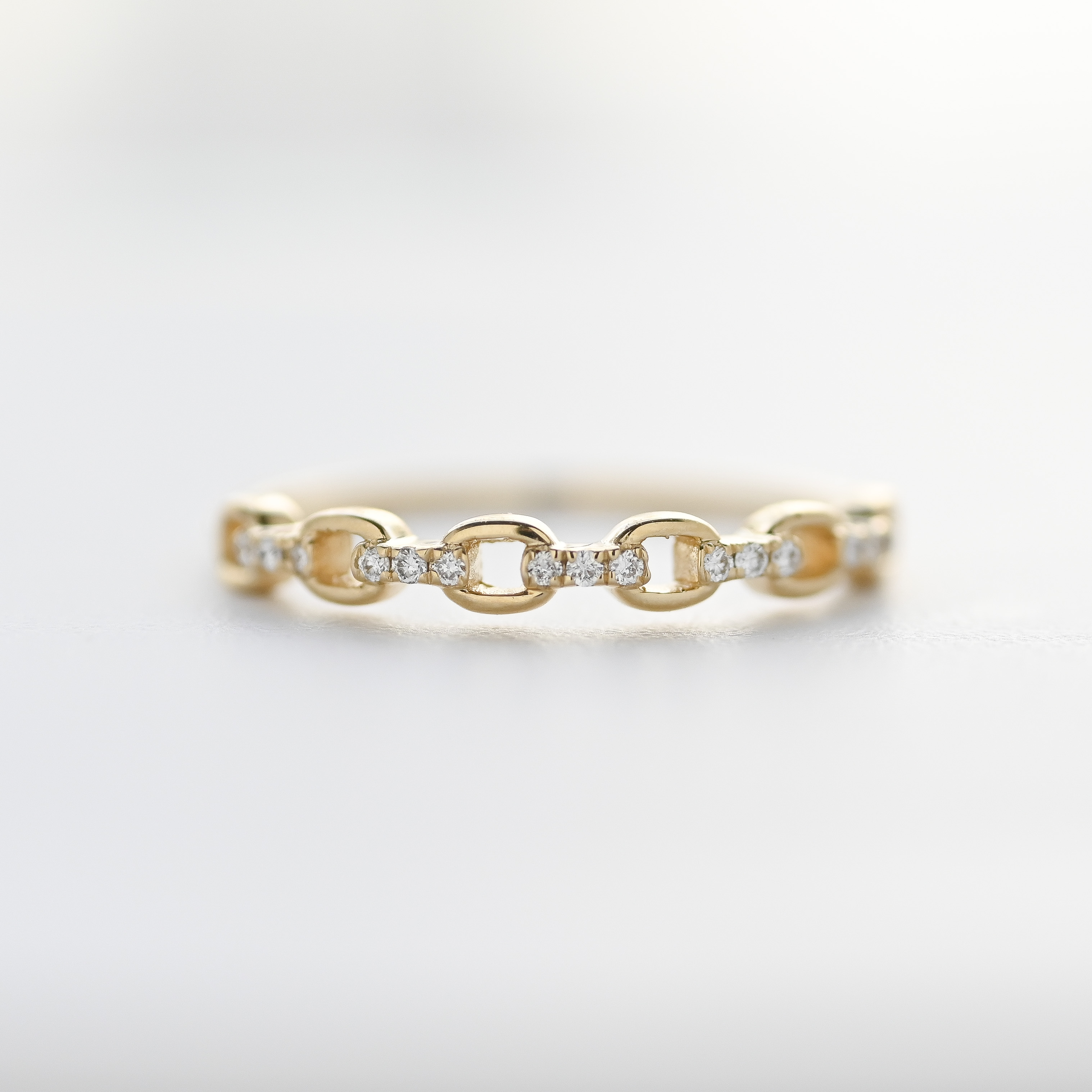 18K Little Cadena Diamond Ring