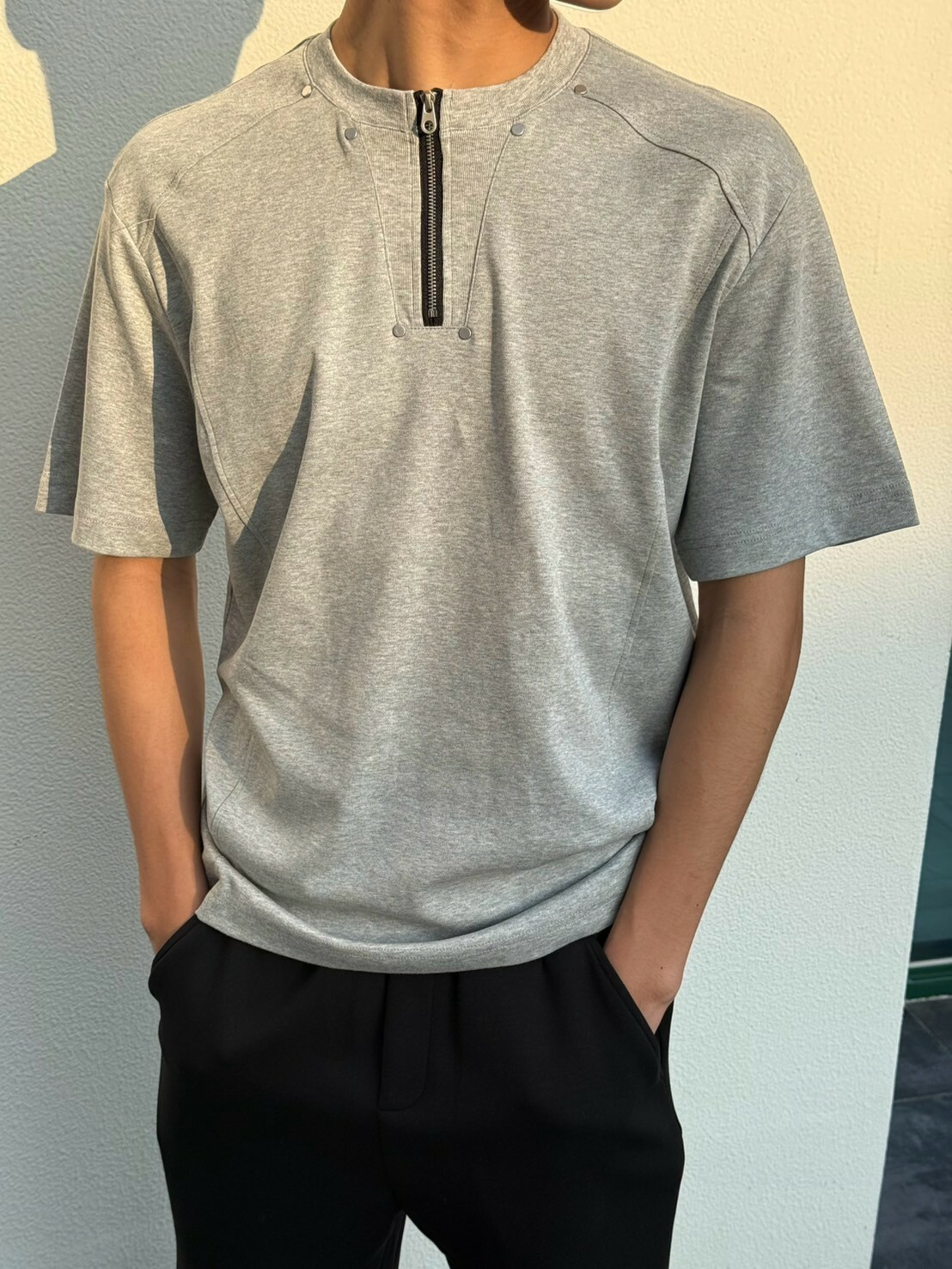 鉚釘半拉鍊墊肩短T