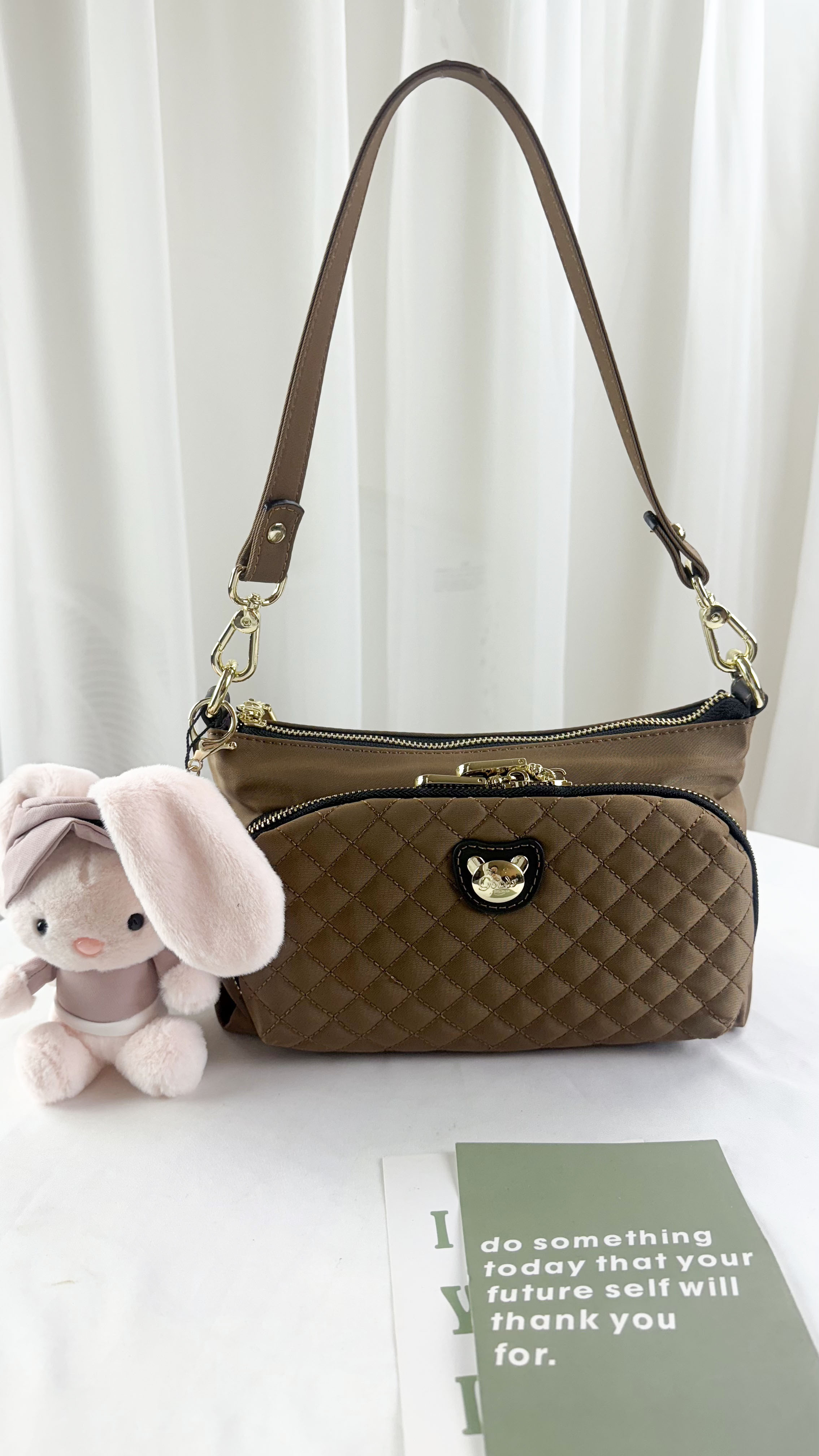 GOODS 棕色菱格紋防潑水肩背包 / 側背包 附小熊吊飾 #2813