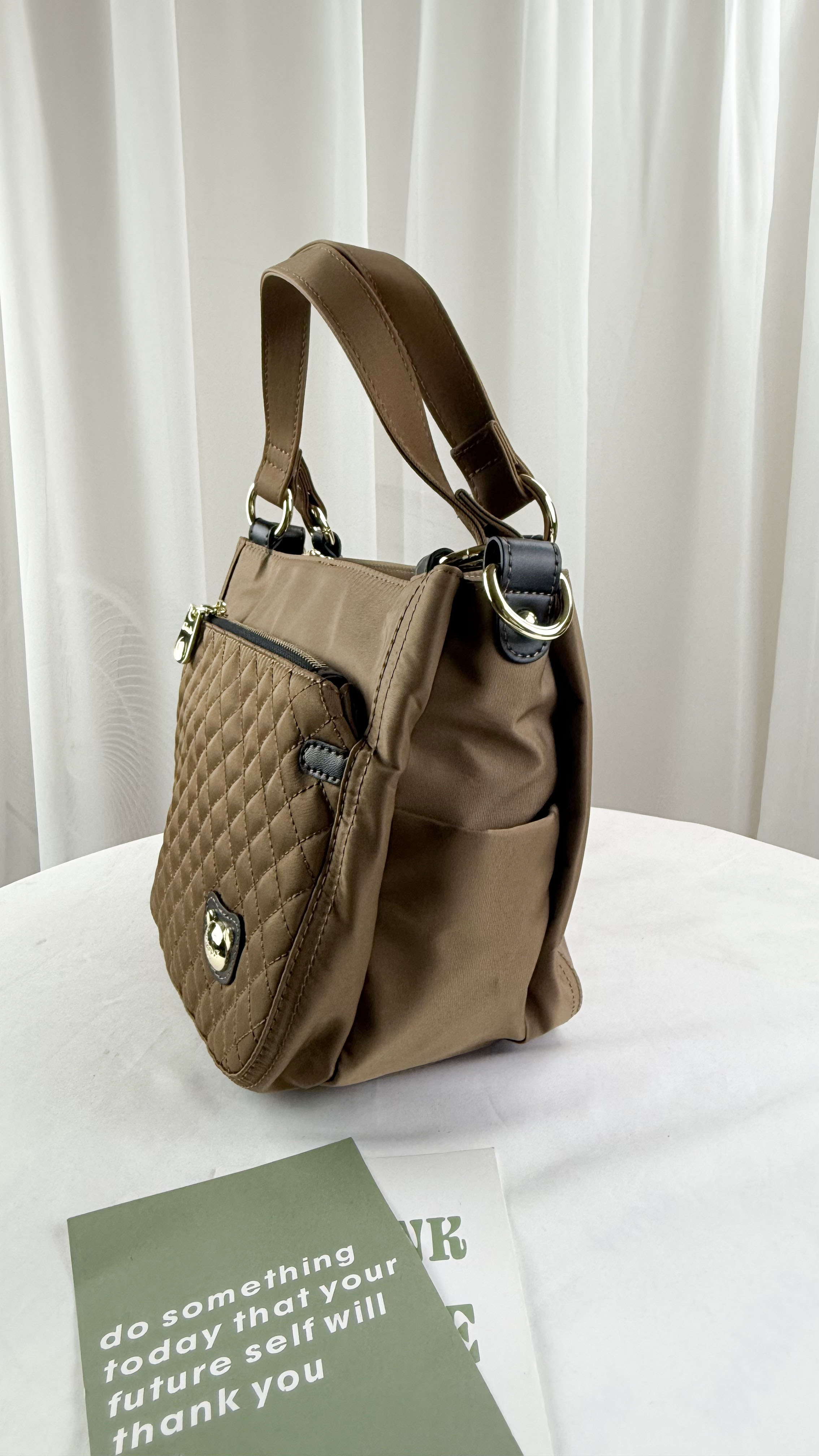 GOODS 棕色菱格紋防潑水手提包 / 側背包 附小熊吊飾 #2527