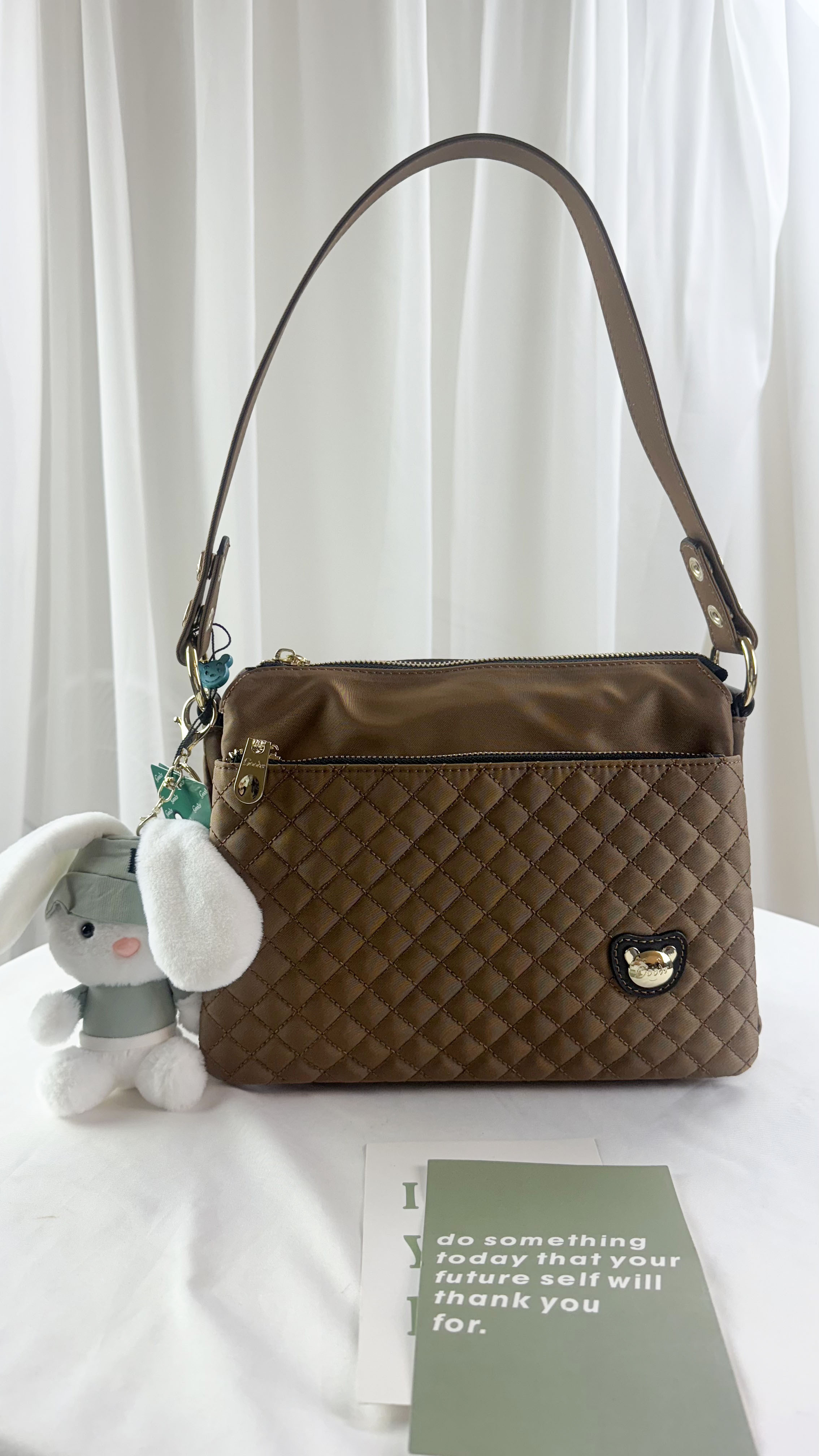 GOODS 棕色菱格紋防潑水側背包 附吊飾 #29259