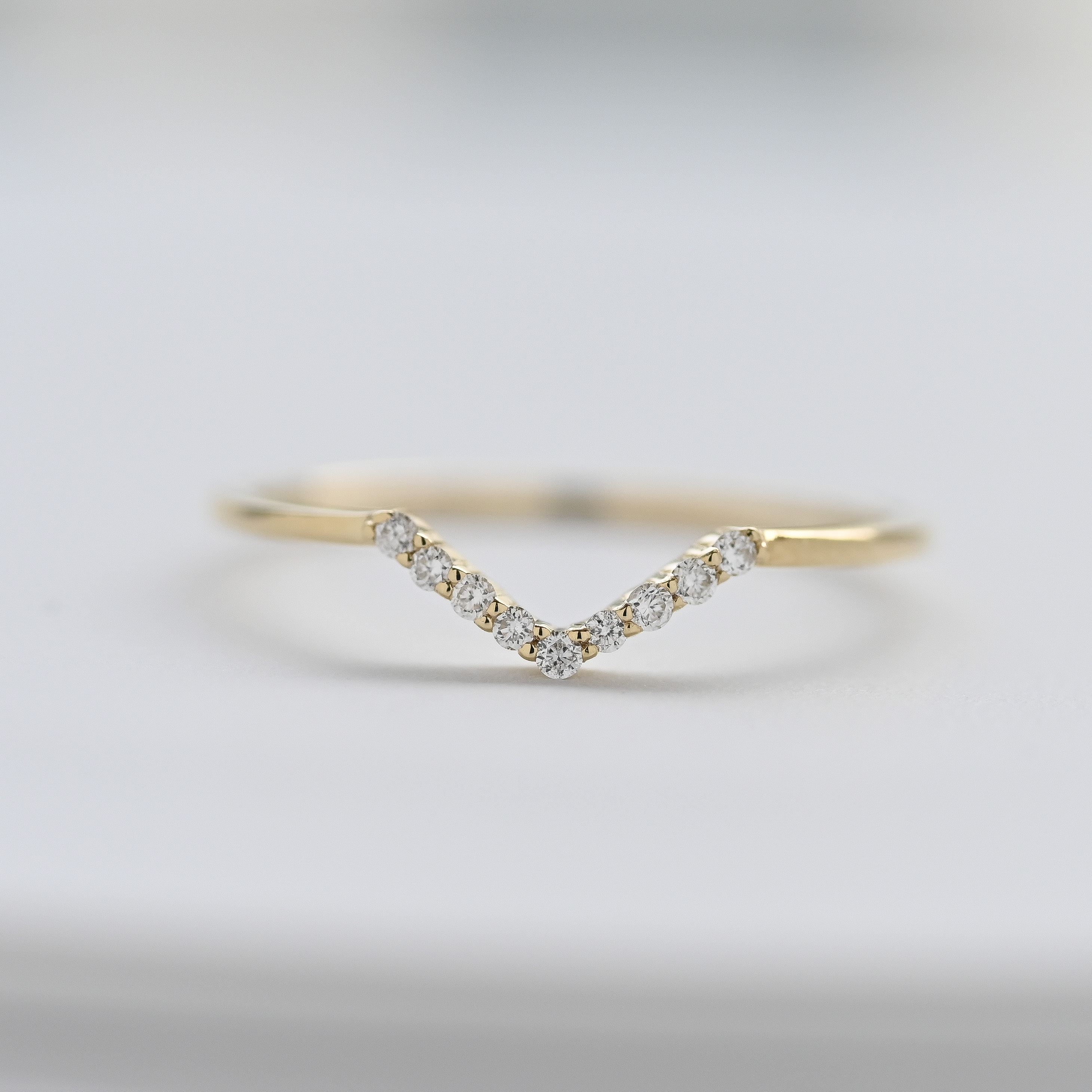 18K Little Vi Diamond Ring