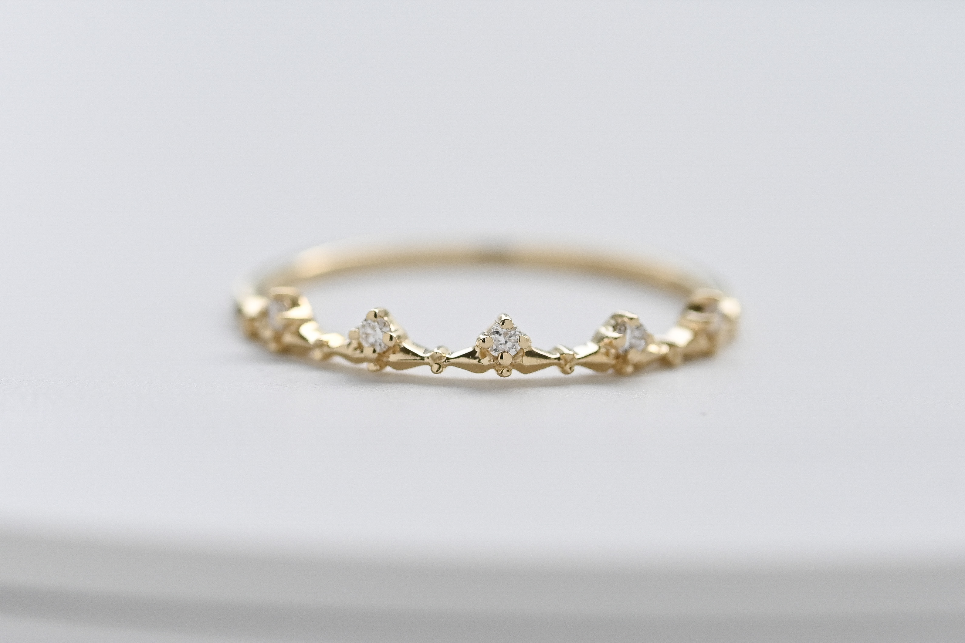 18K Little Corona Diamond Ring