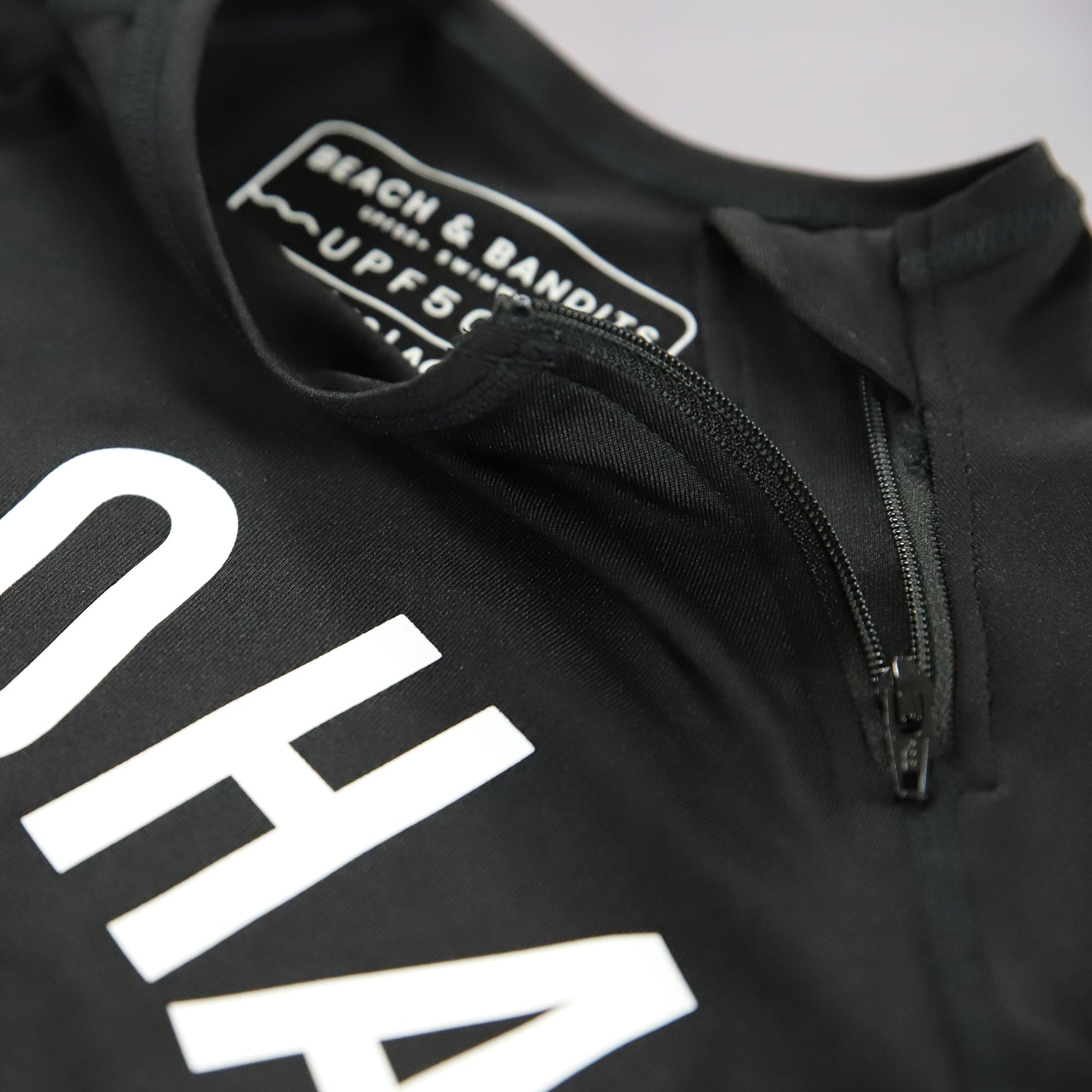 〖 Beach&Bandits 〗黑色字母海流防曬兩件式泳衣