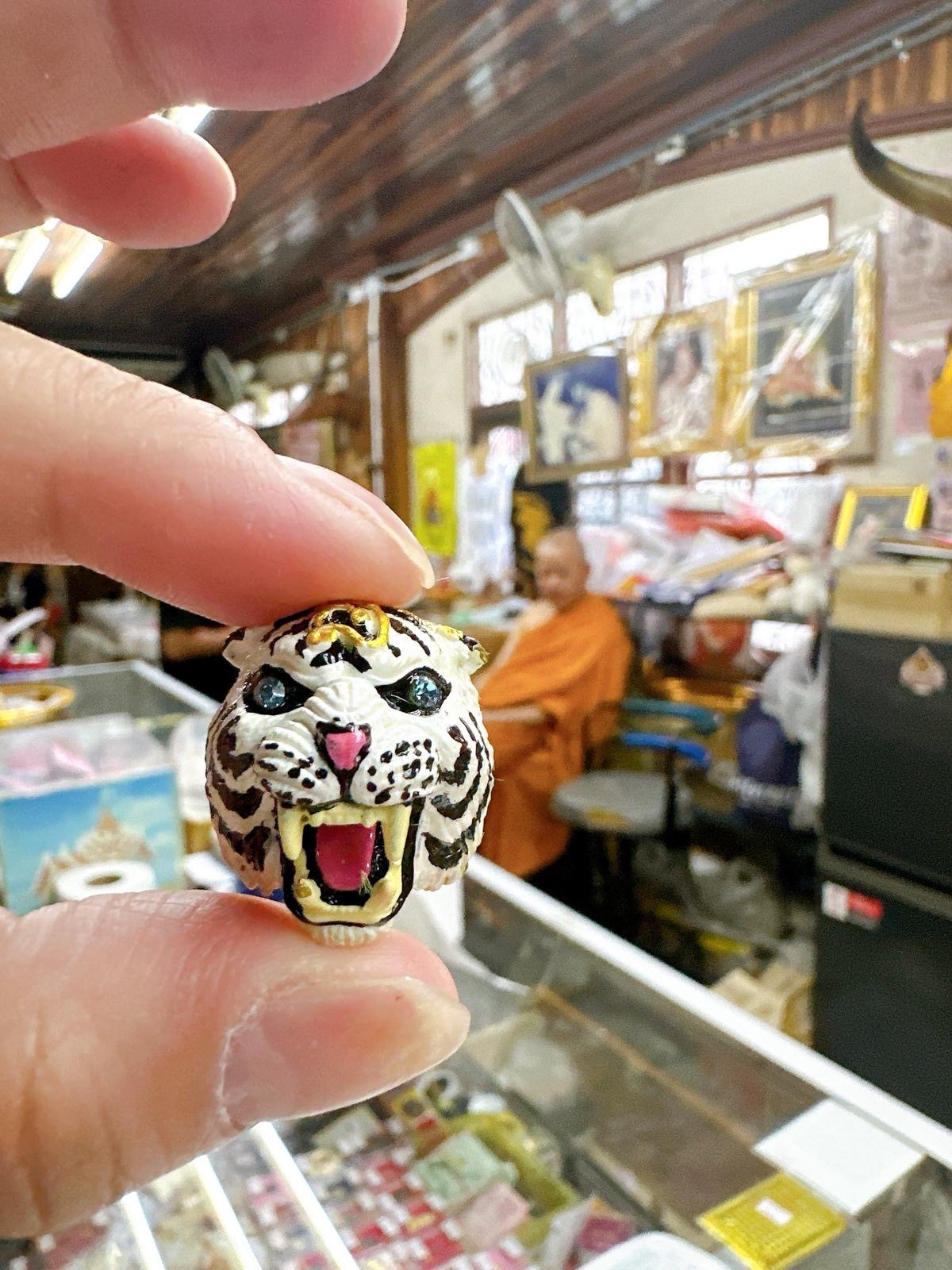 佛曆2554 2011年吸收廟靈氣滿滿 已絕版 老虎廟之寶 虎頭佛牌