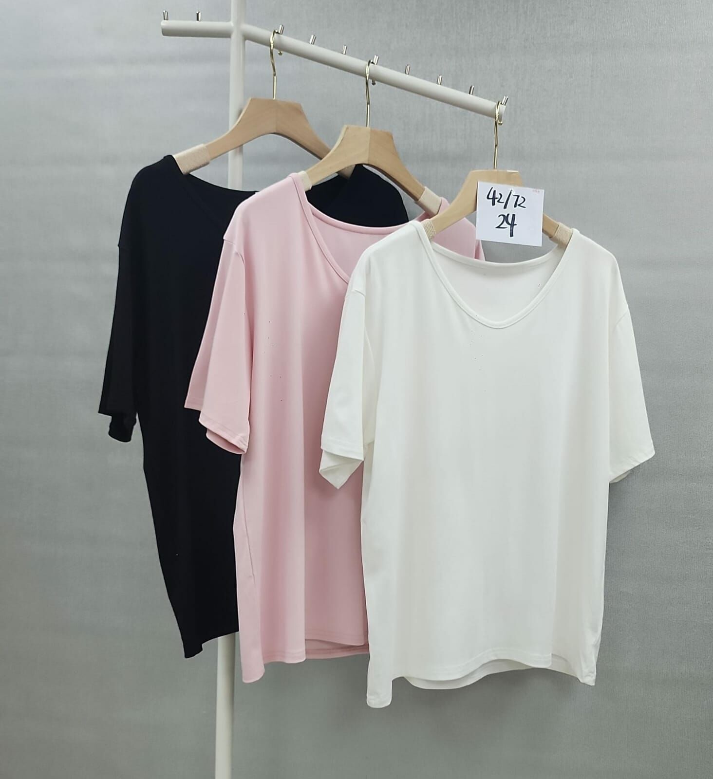 CD1404  鬆身淨色tee  胸42-72 長24  $99/1  $185/2