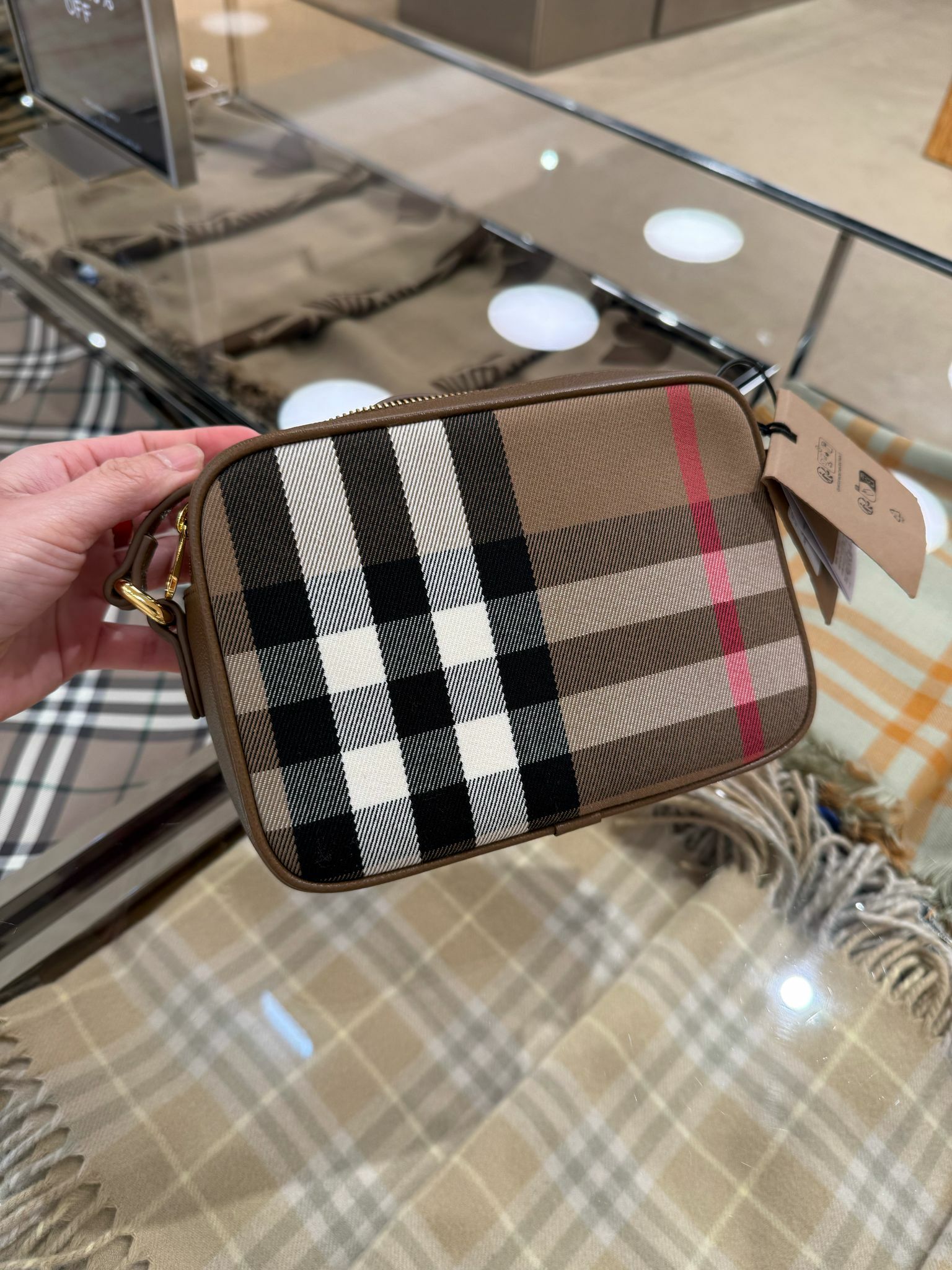 【現貨】Q032618 Burberry 棕色方形斜孭袋