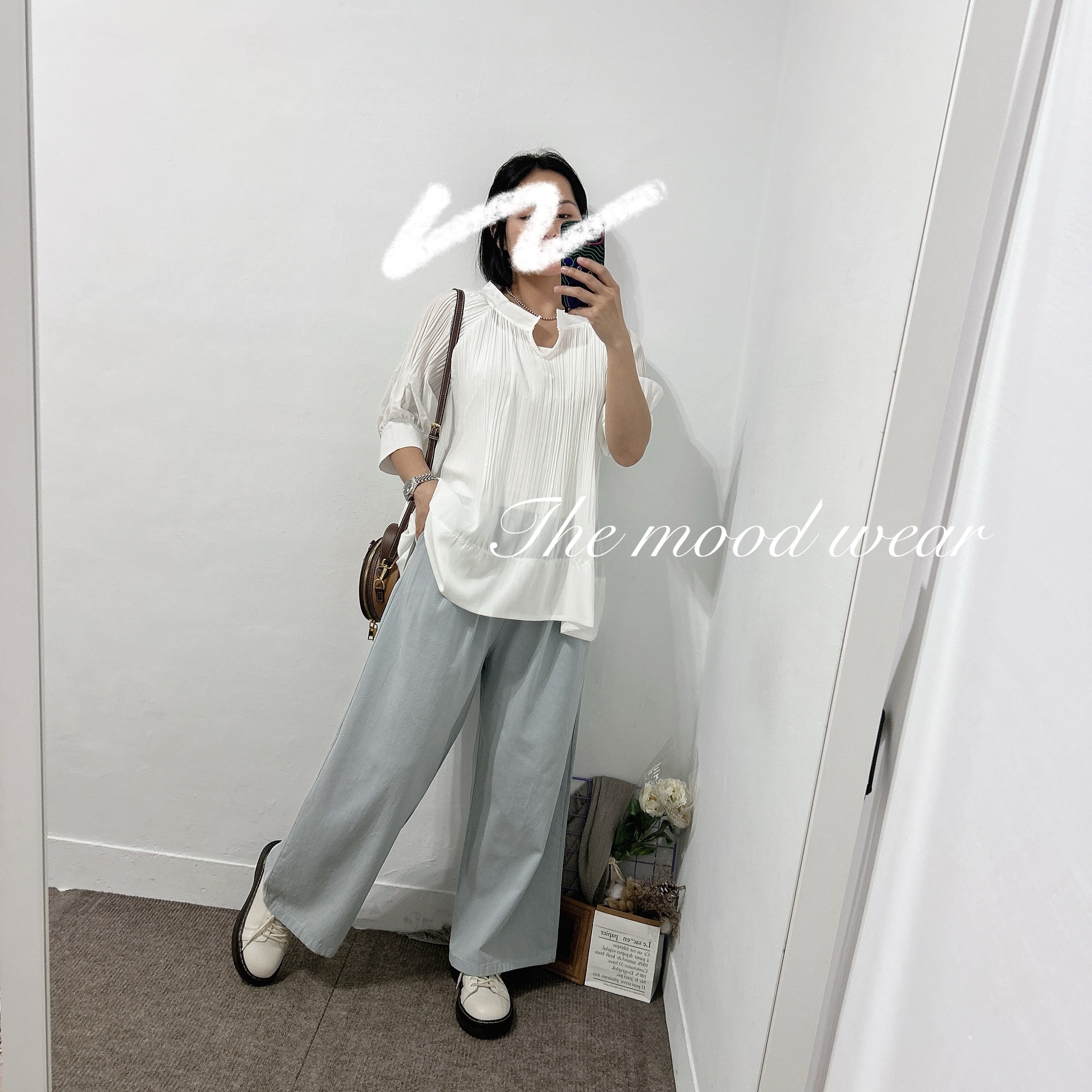 約會穿搭超美壓褶感V領雪紡上衣(黑色/白色)