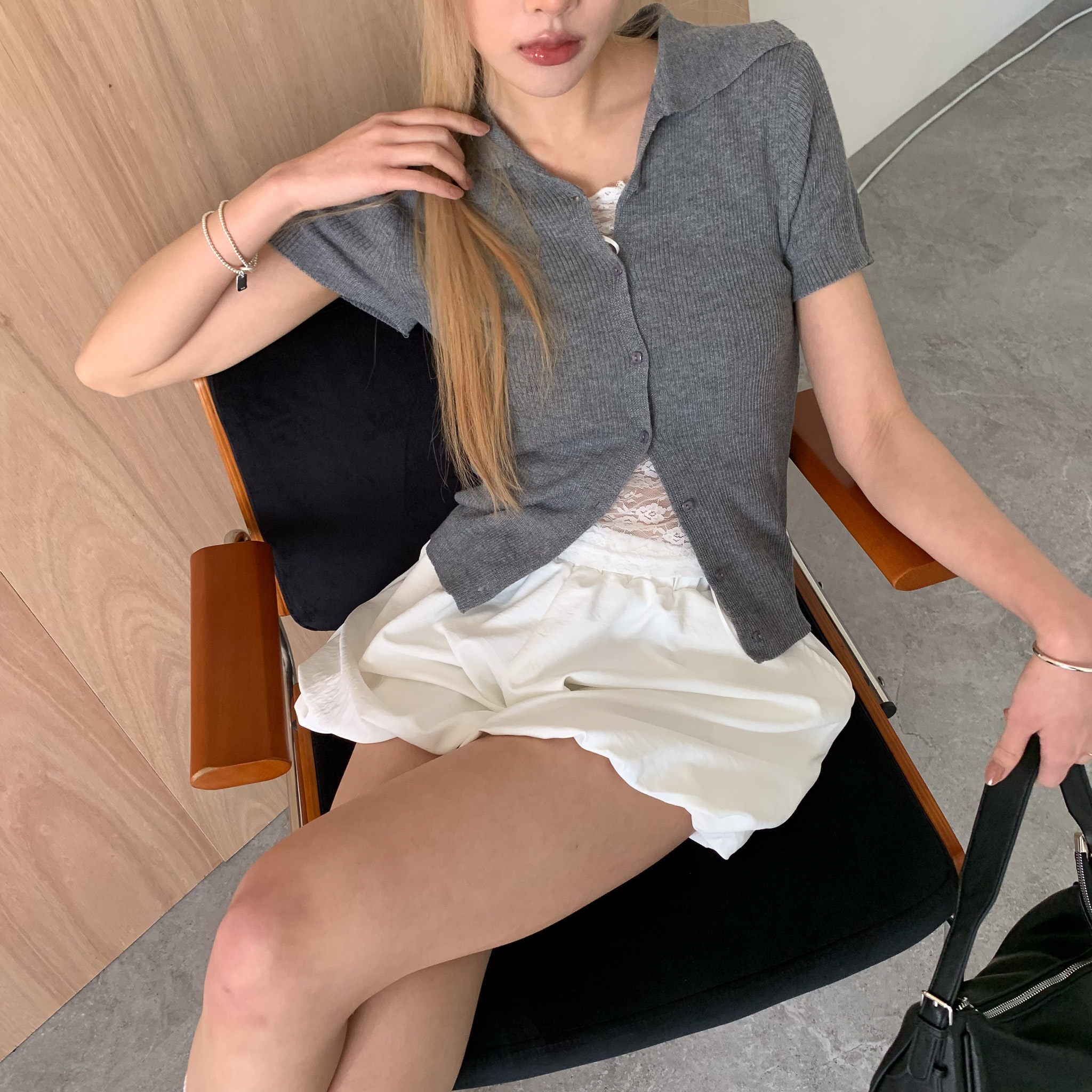 ISA_【ISA MADE】細節戀愛腦! 大翻領同色扣針織短袖_53088