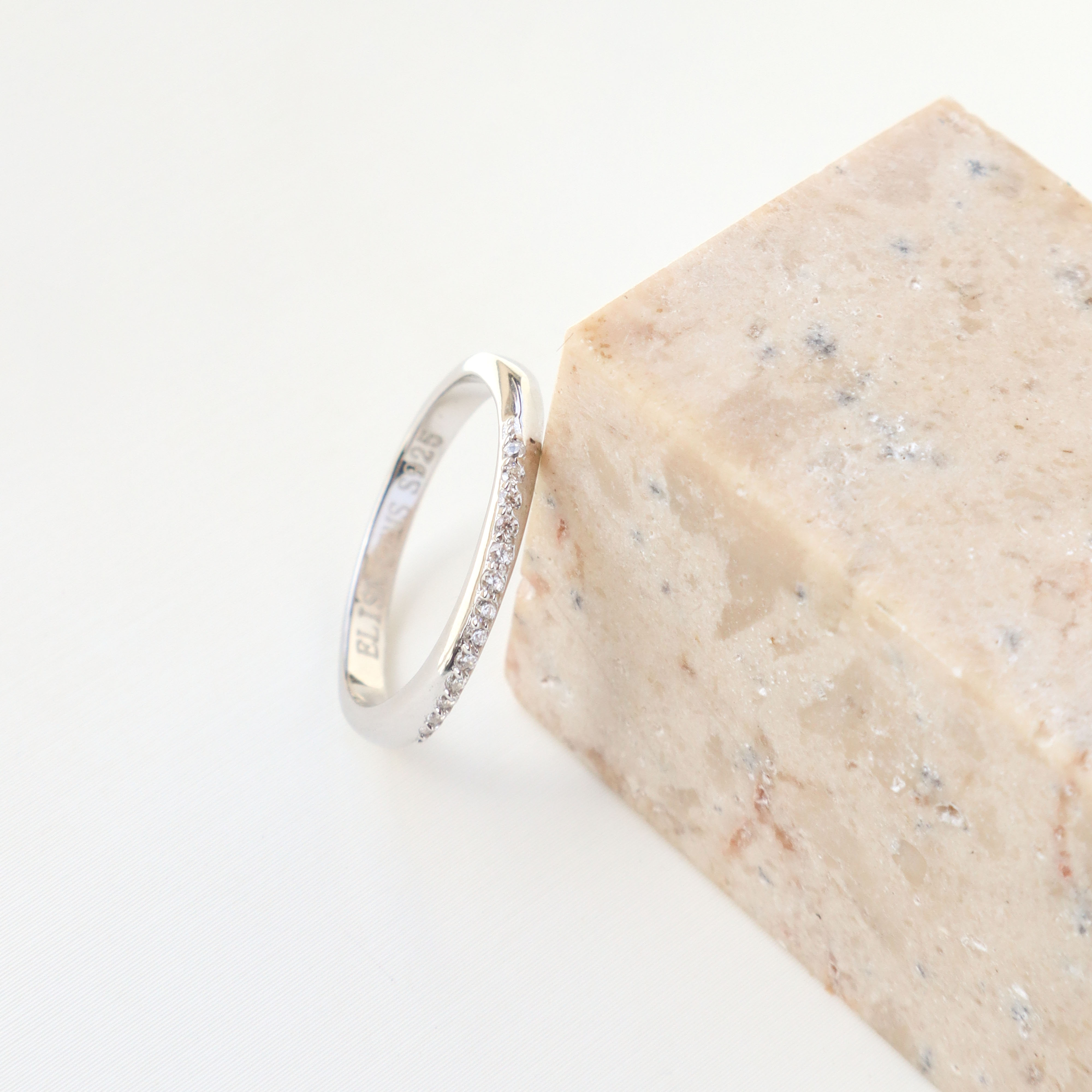 Silver/微旋排鑽戒指