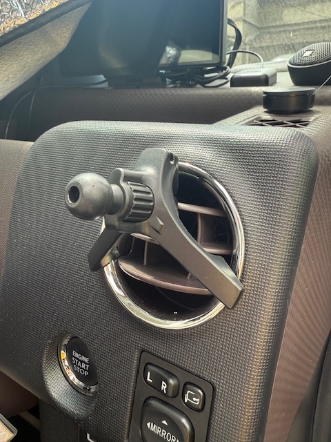 Spade / Porte 專用圓形出風口支架