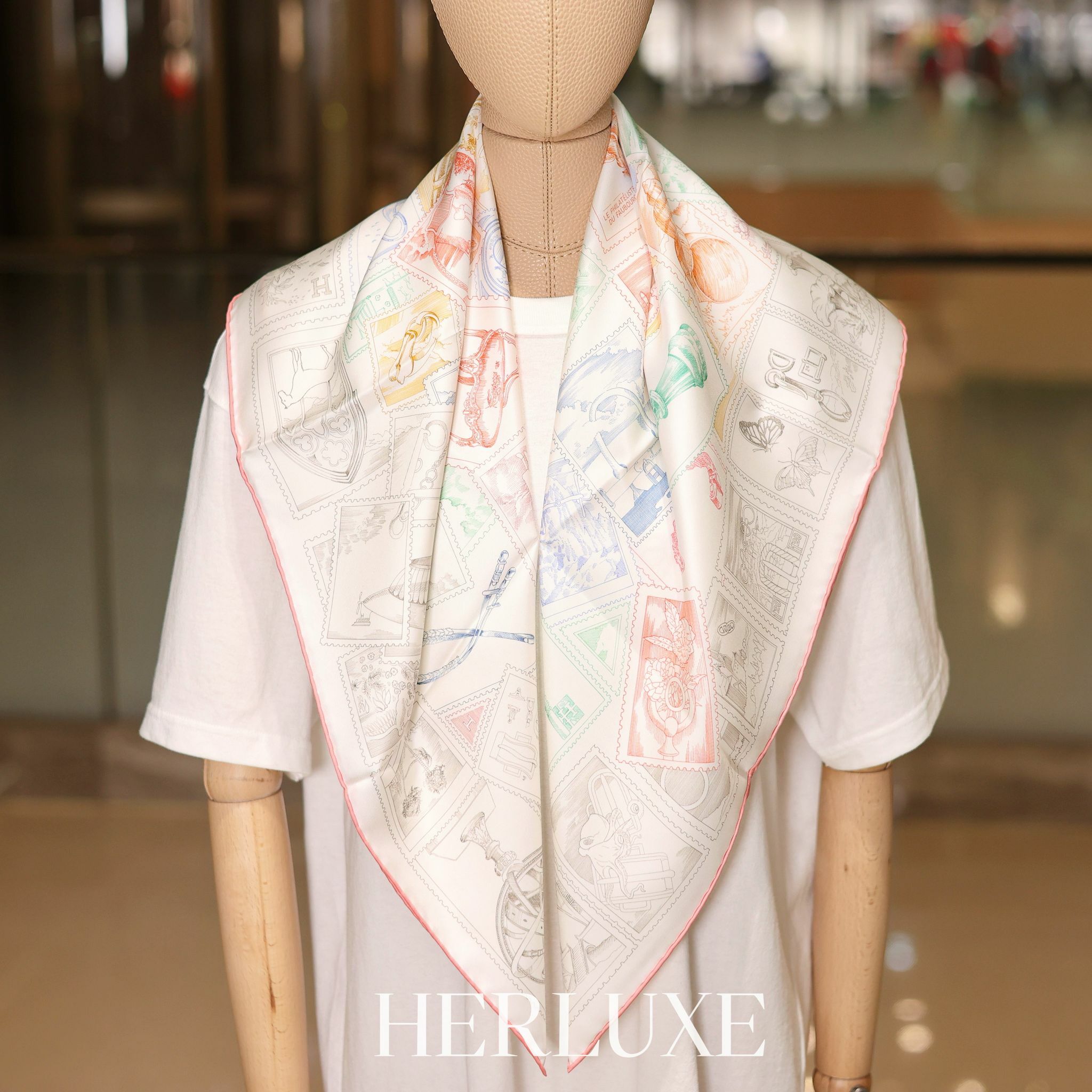 Le Philateliste du Faubourg scarf 100% soie 90x90cm