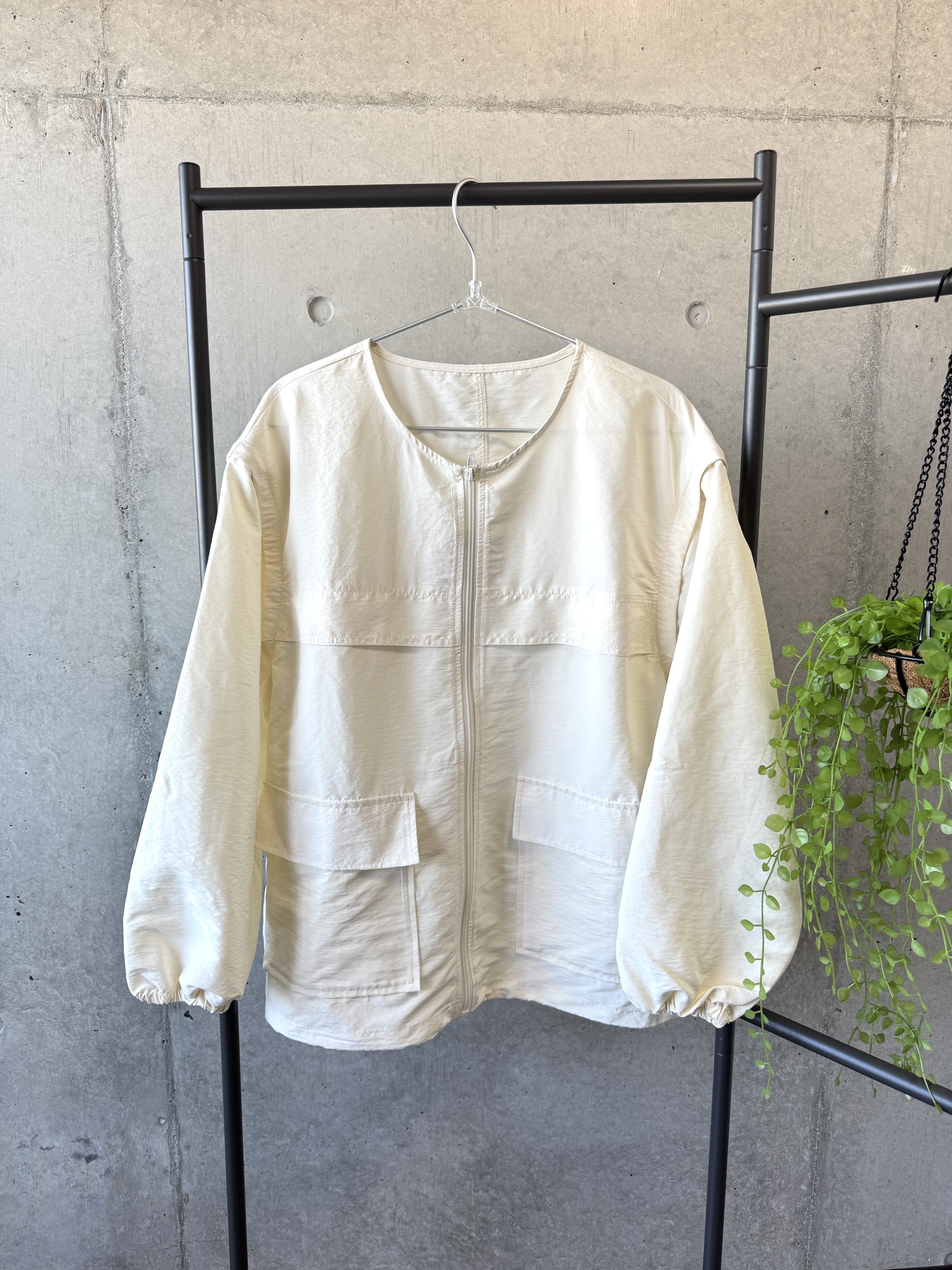 {Special Price} 簡約白色可拆袖大口袋拉鍊外套【日本直送】