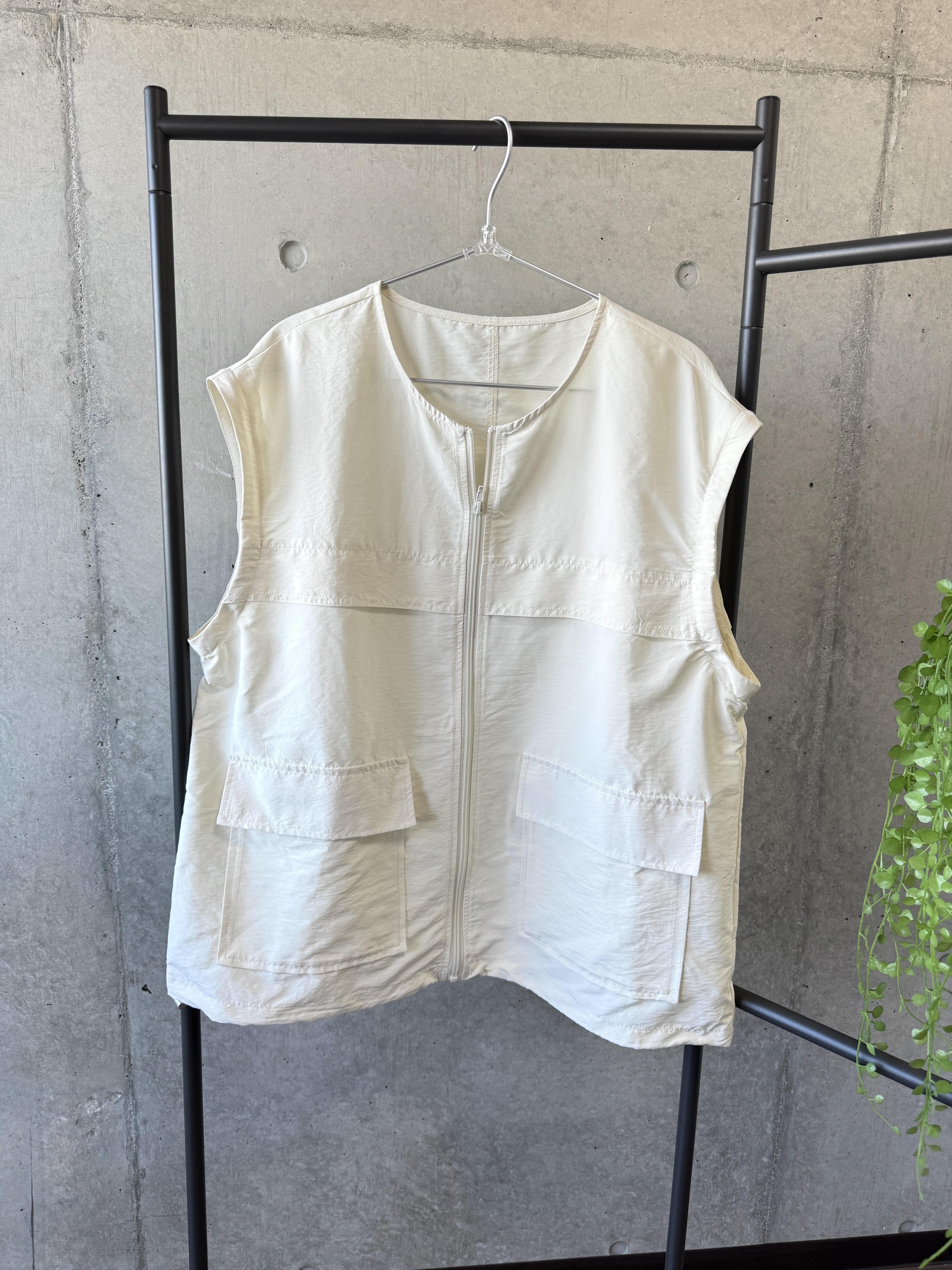 {Special Price} 簡約白色可拆袖大口袋拉鍊外套【日本直送】