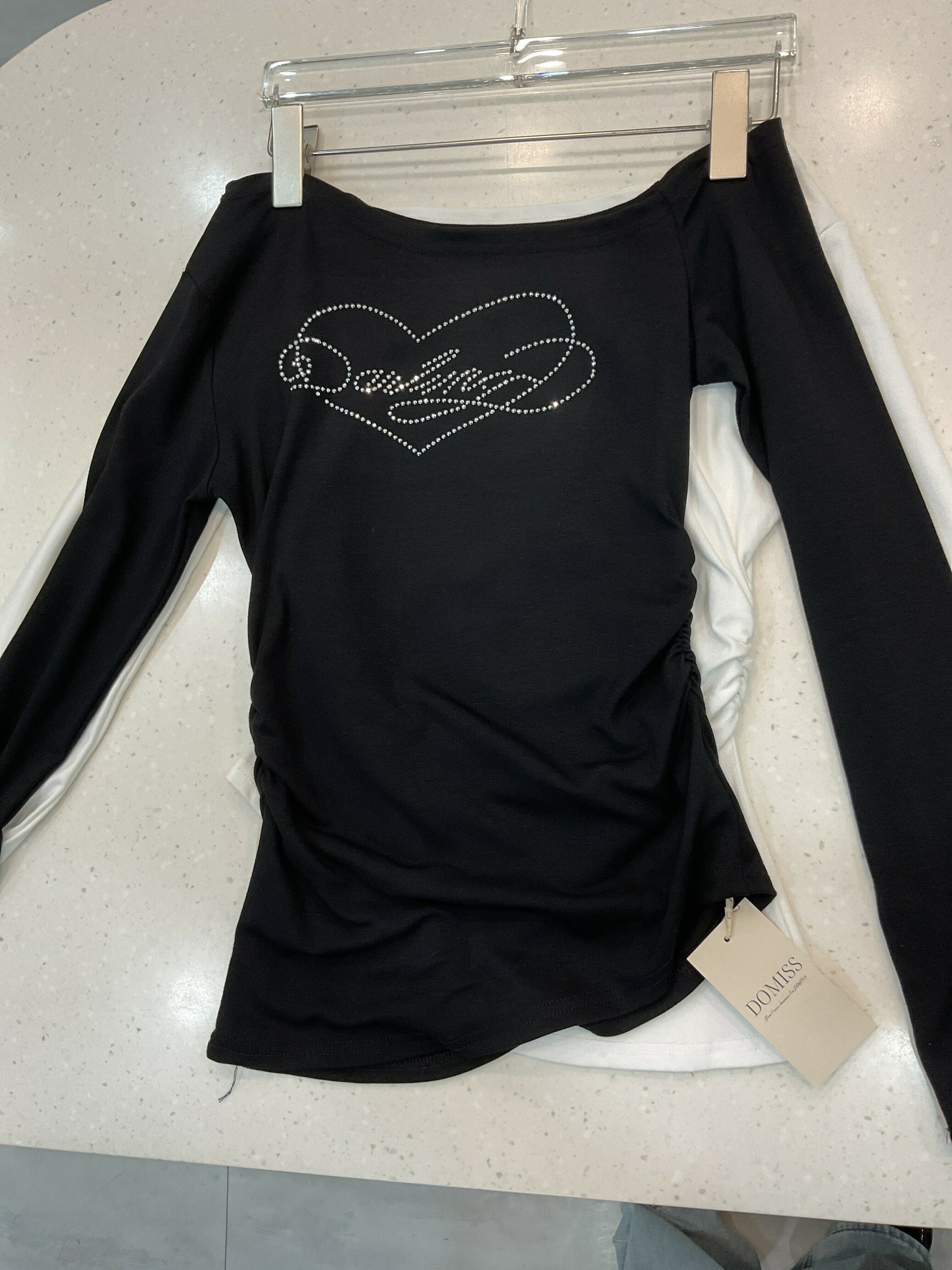 貼鑽抓皺斜肩上衣