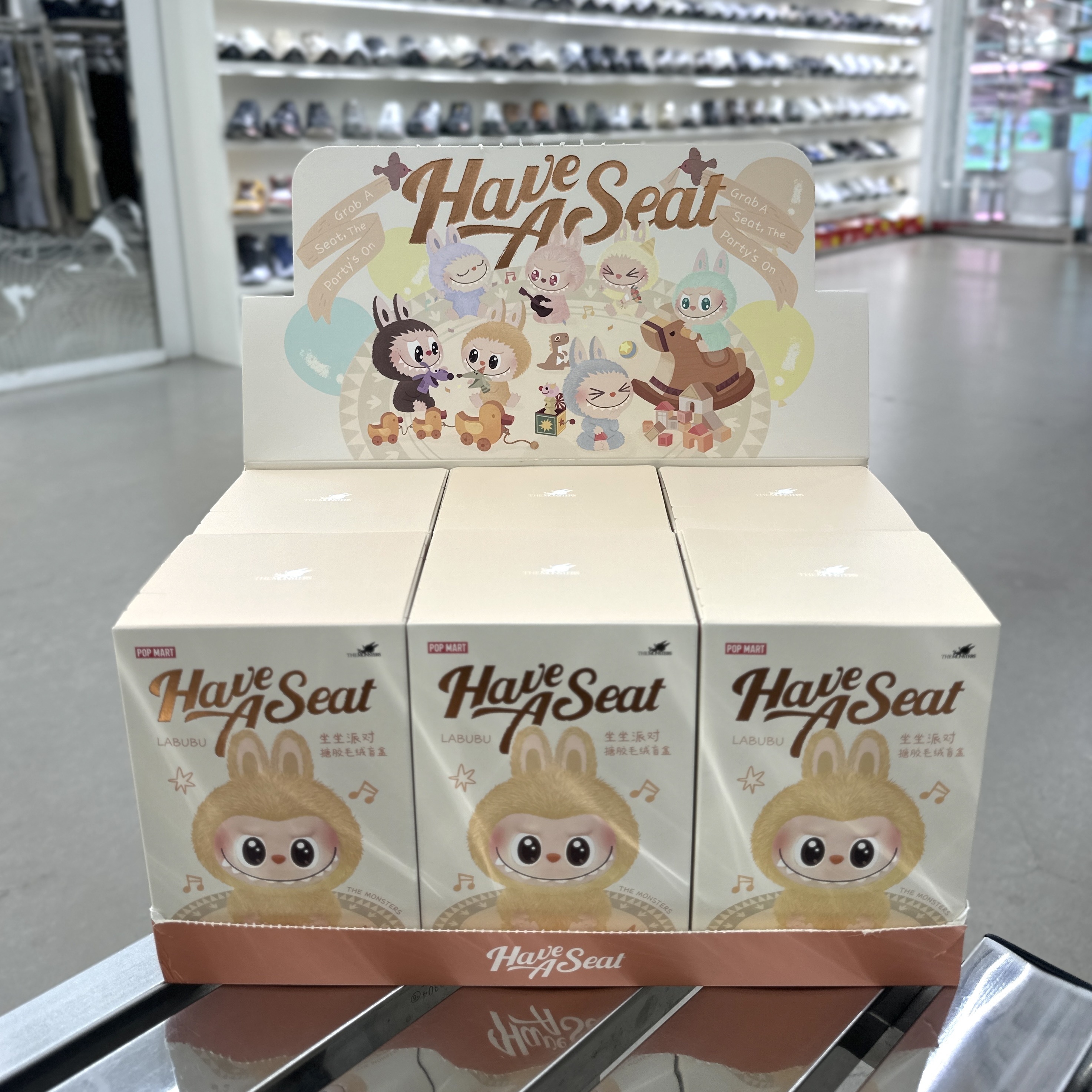 POP MART Labubu The Monster Have a Seat 坐坐派對搪膠毛絨盲盒