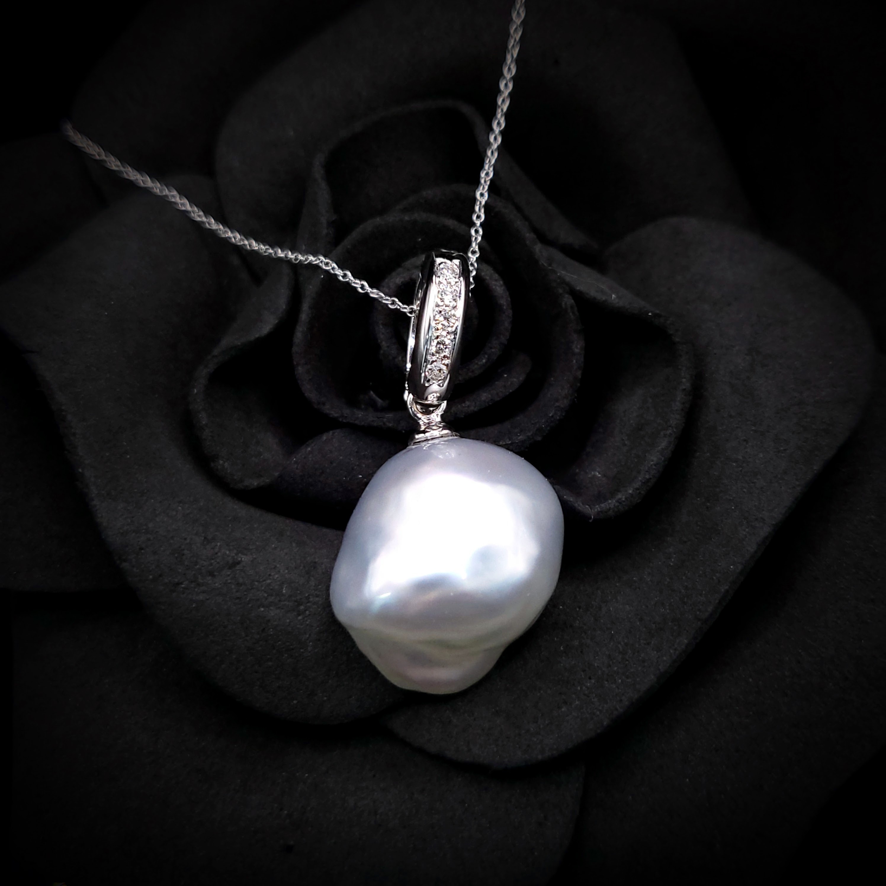 18K White Gold 0.10ct Diamond and Pearl Pendnt