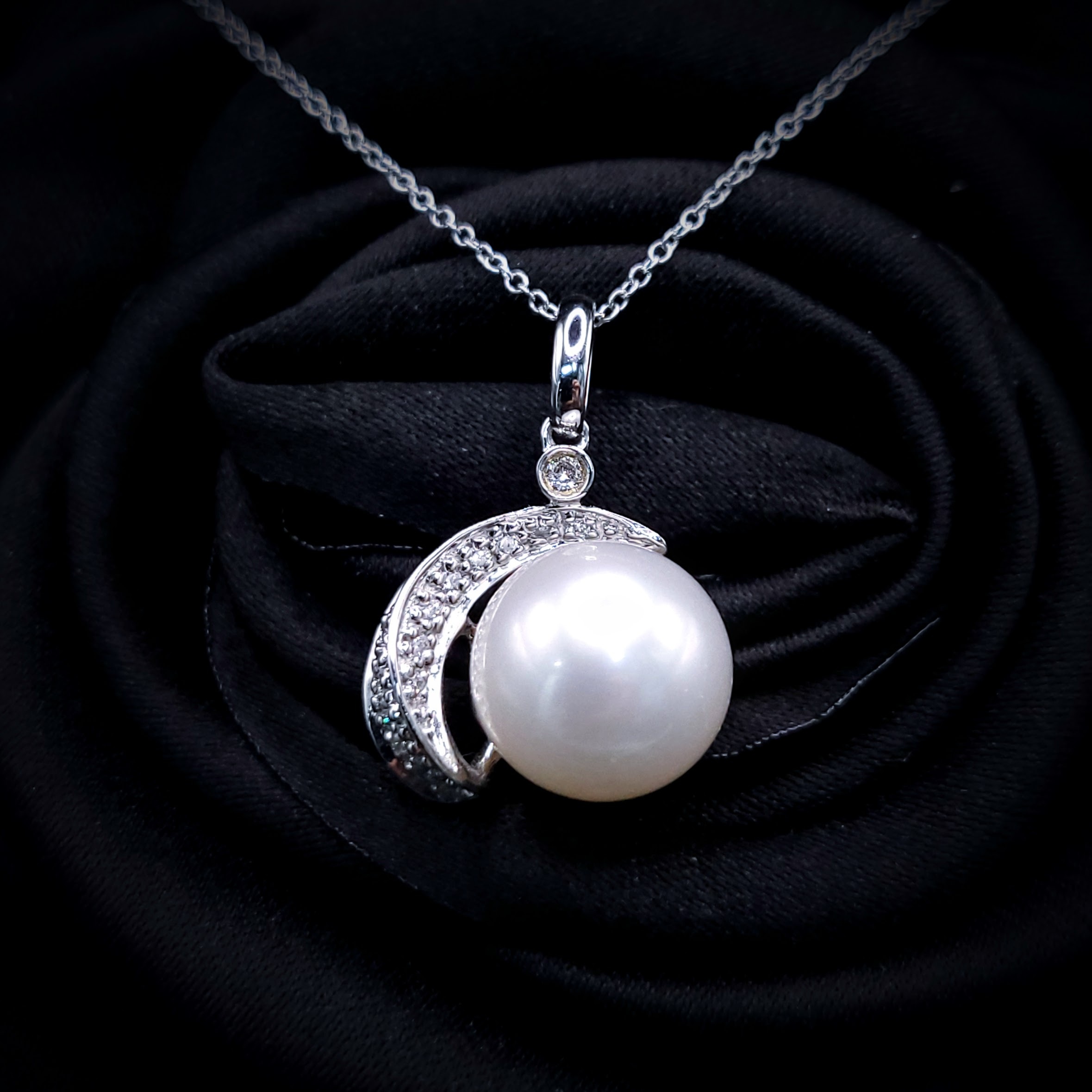 全新18K白金8份鑽石配珍珠吊墜