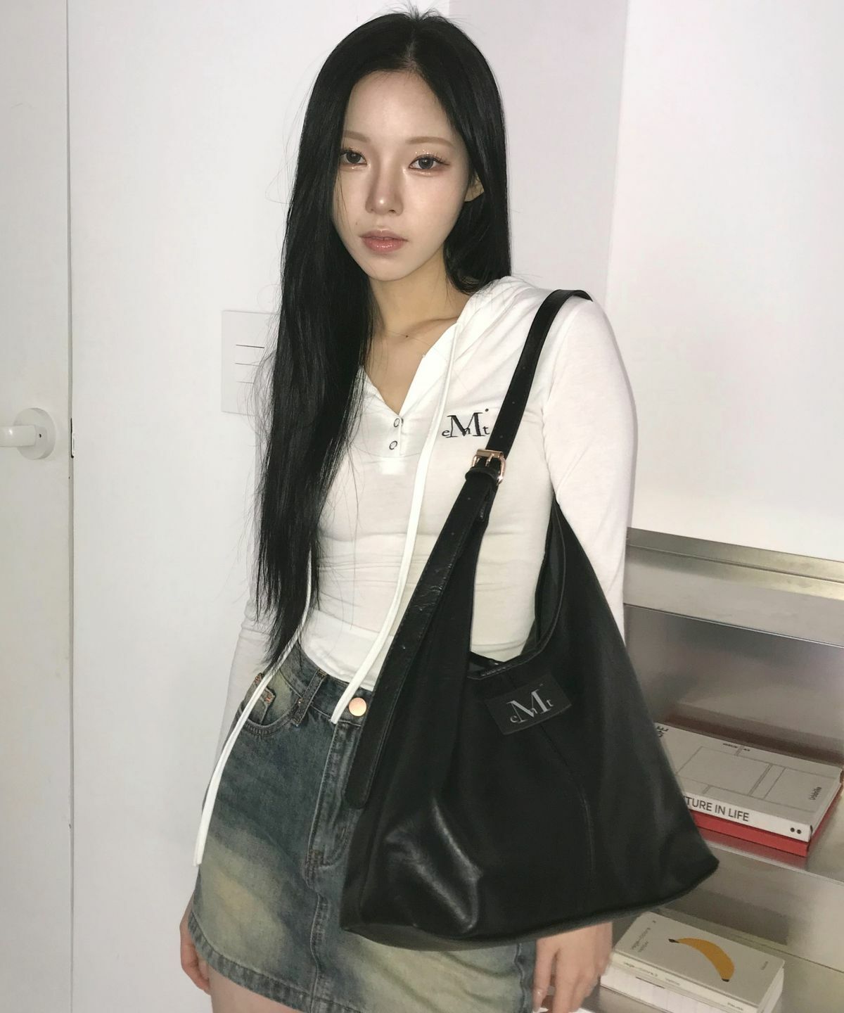 MUCENT CRESCENT LEATHER SHOULDER BAG UNISEX