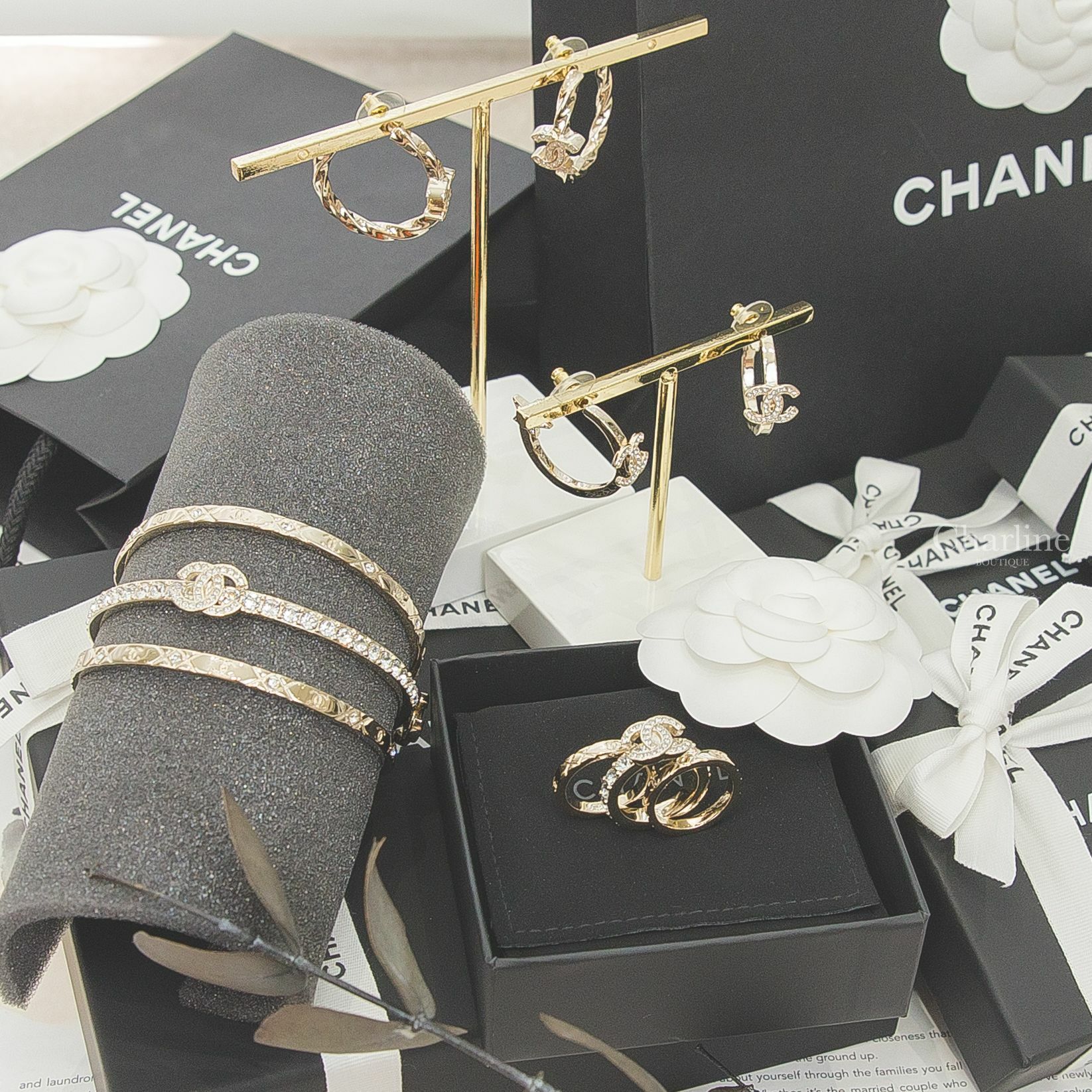Chanel Ring 金色CC菱格紋/水鑽CC戒指三件組,金色水鑽CC星星圈型耳環,金色條紋水鑽CC圈型耳環,金色CC水鑽菱格紋/水鑽CC手鐲三件組-Charline Boutique 精品代購