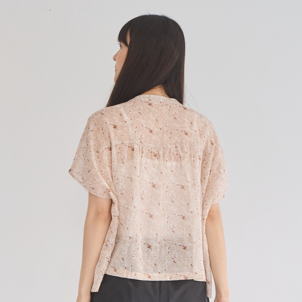 印花樂透膚寬版上衣溫柔奶茶