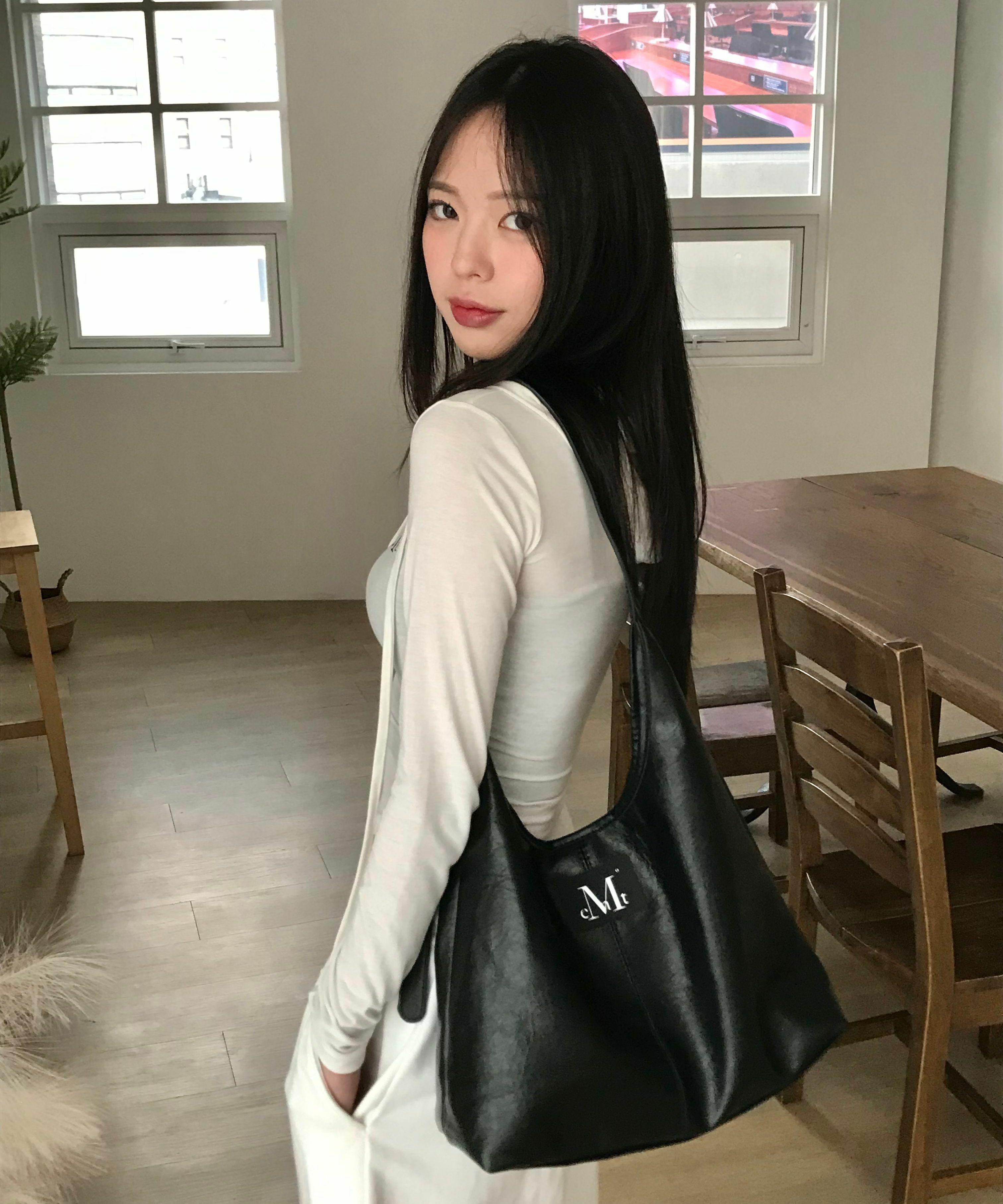 ショルダーバッグ・ポシェット MUCENT CRESCENT LEATHER SHOULDER BAG UNISEX 5BJH1046 MUCENT ショルダーバッグ バッグ 「日本未発売/WEB限定」MUCENT