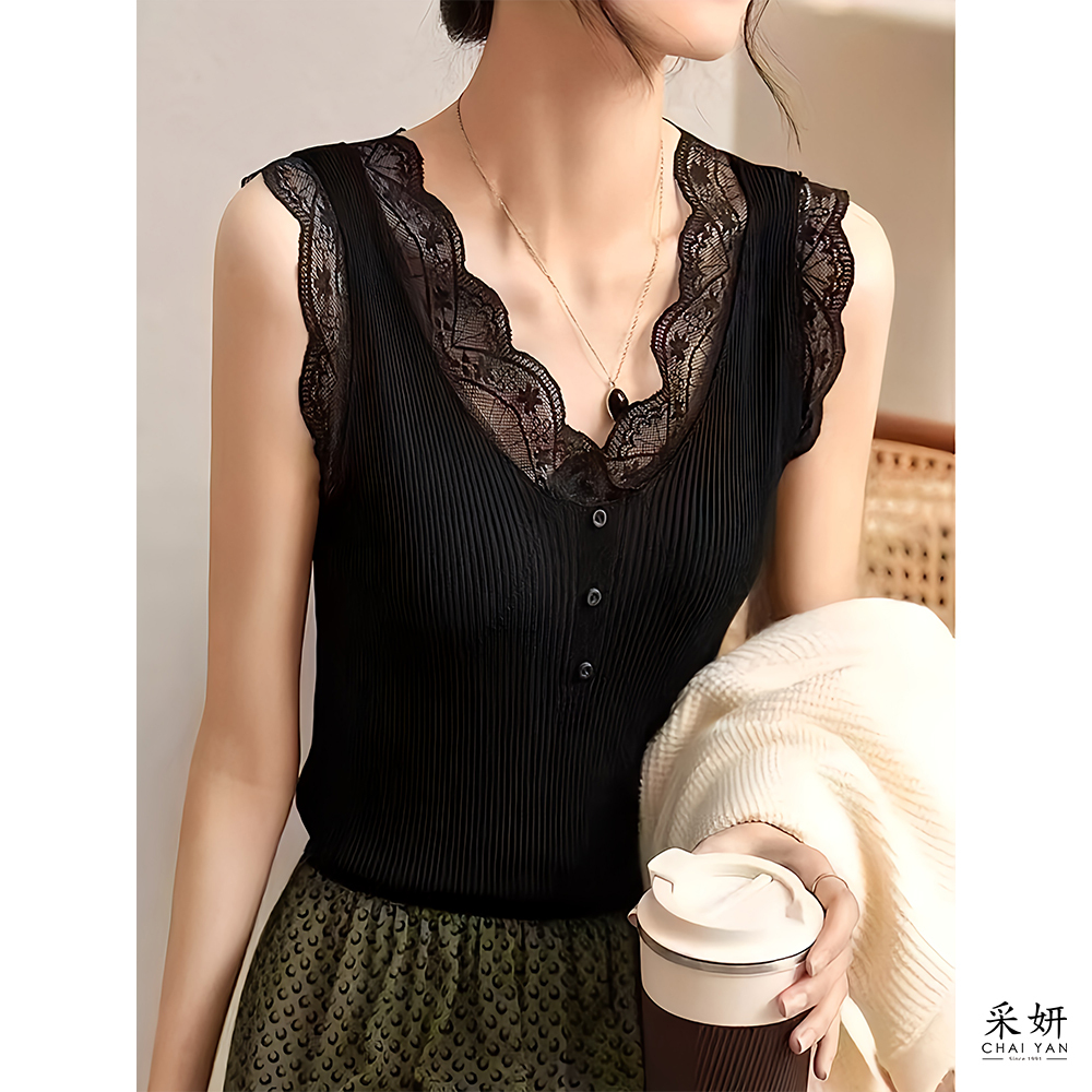 直壓紋蕾絲裝飾鈕扣針織背心上衣