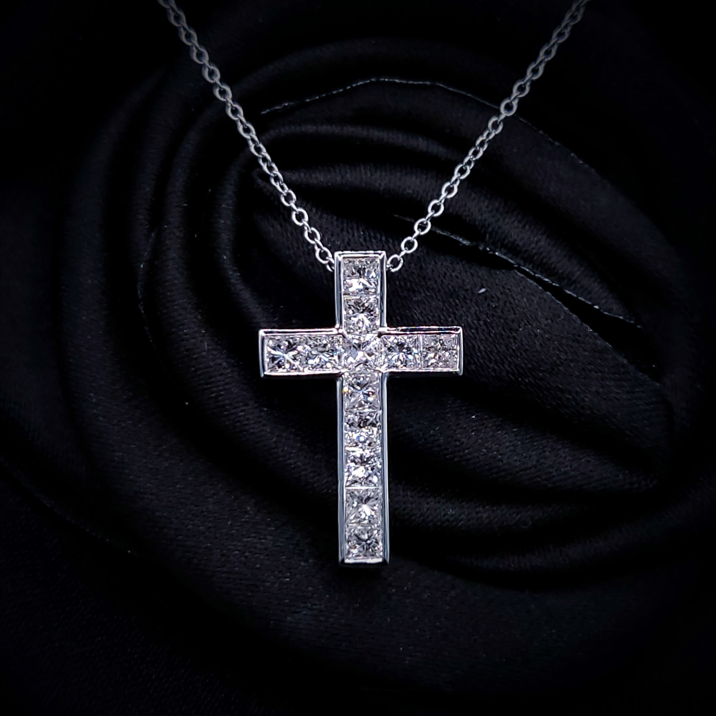 18K White Gold 0.81ct Diamond Pendant