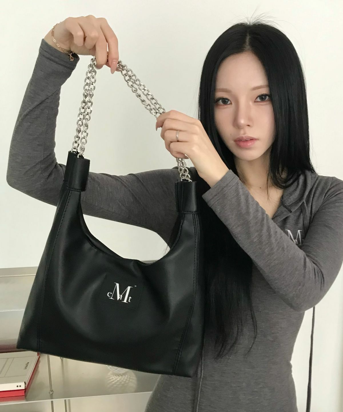 MUCENT GLADY SILVER CHAIN LEATHER SHOULDER BAG