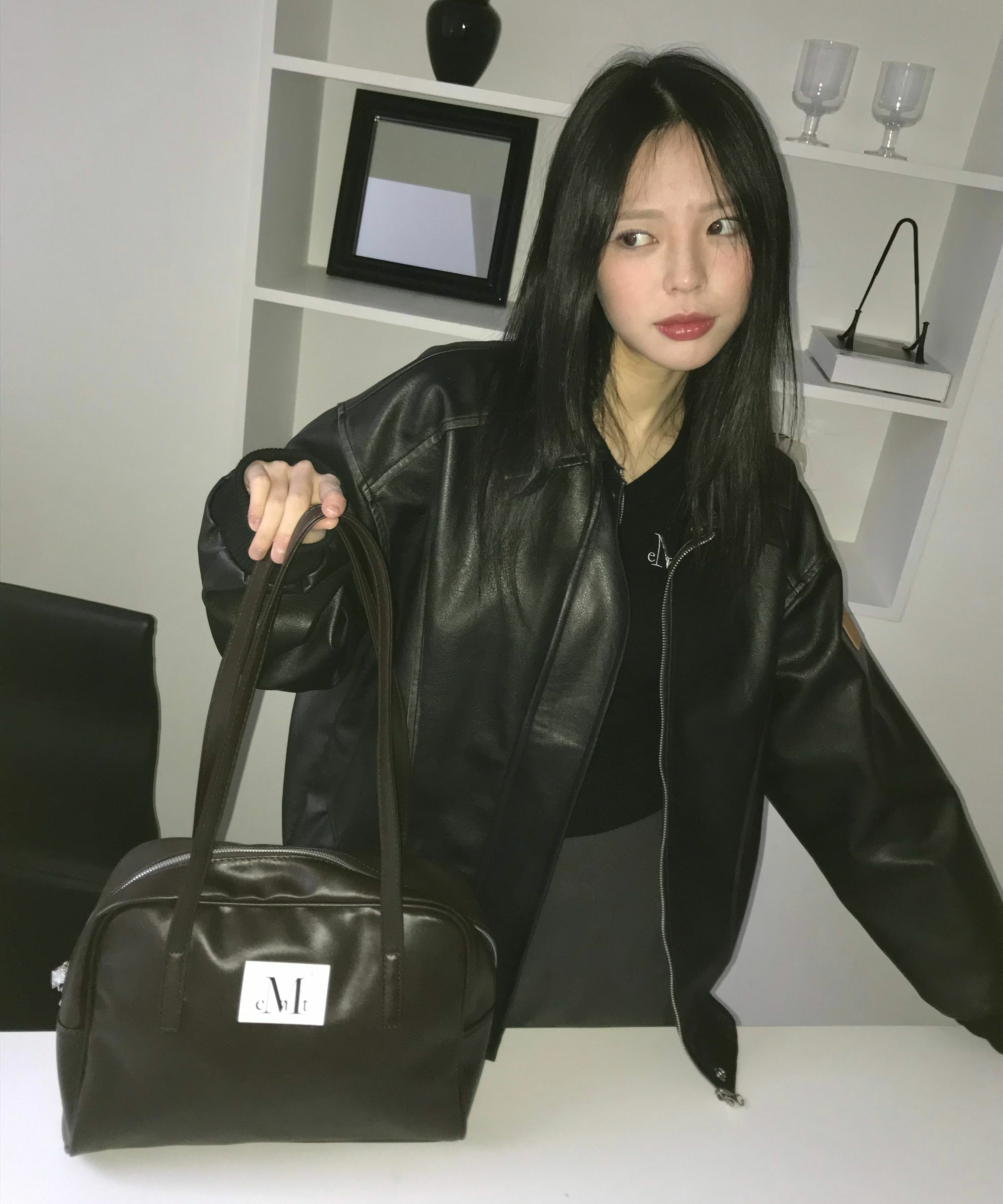 MUCENT TIVE LEATHER SHOULDER BAG UNISEX