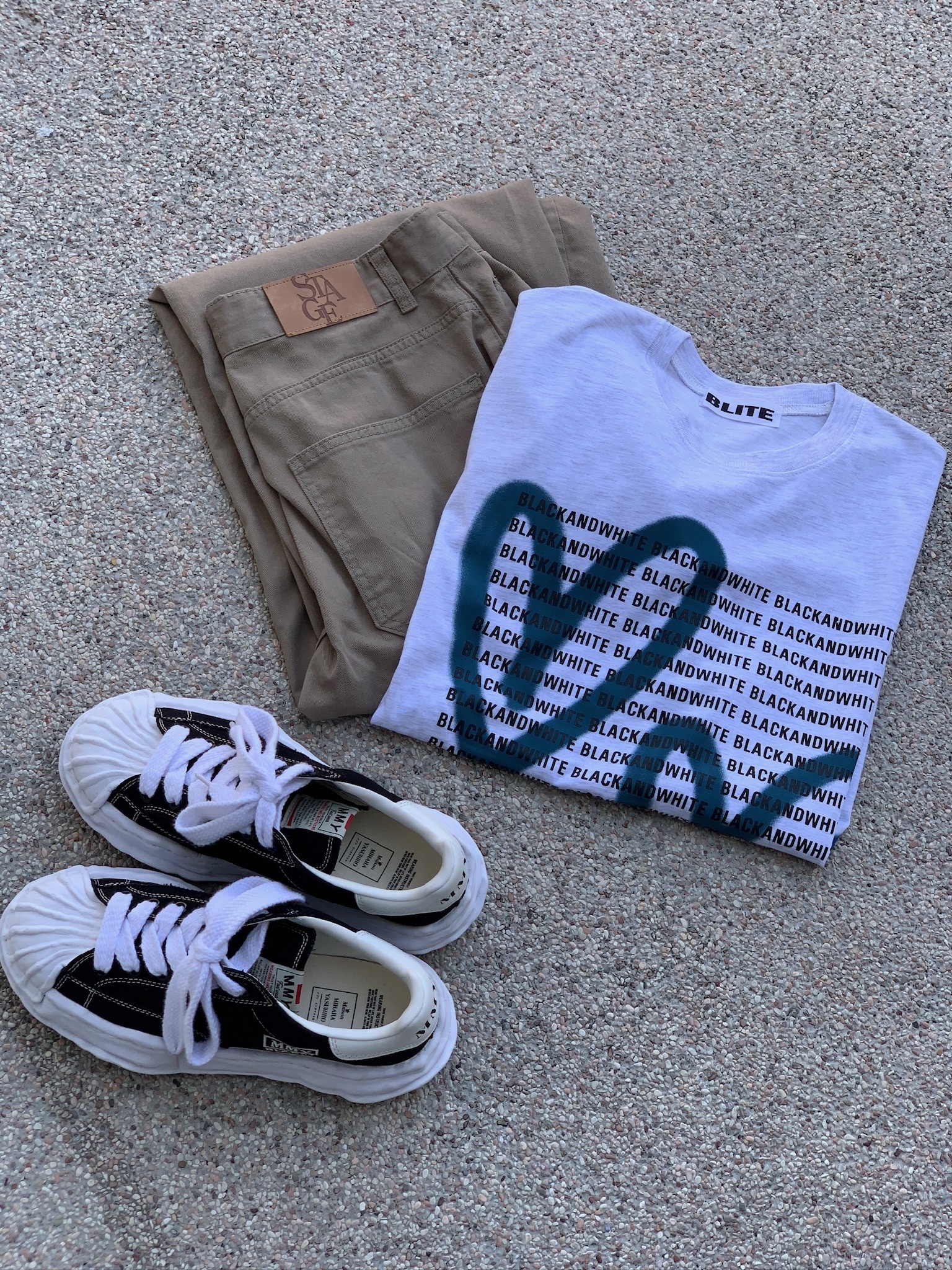 正韓 塗鴉愛心滿版短袖上衣 (2colors)