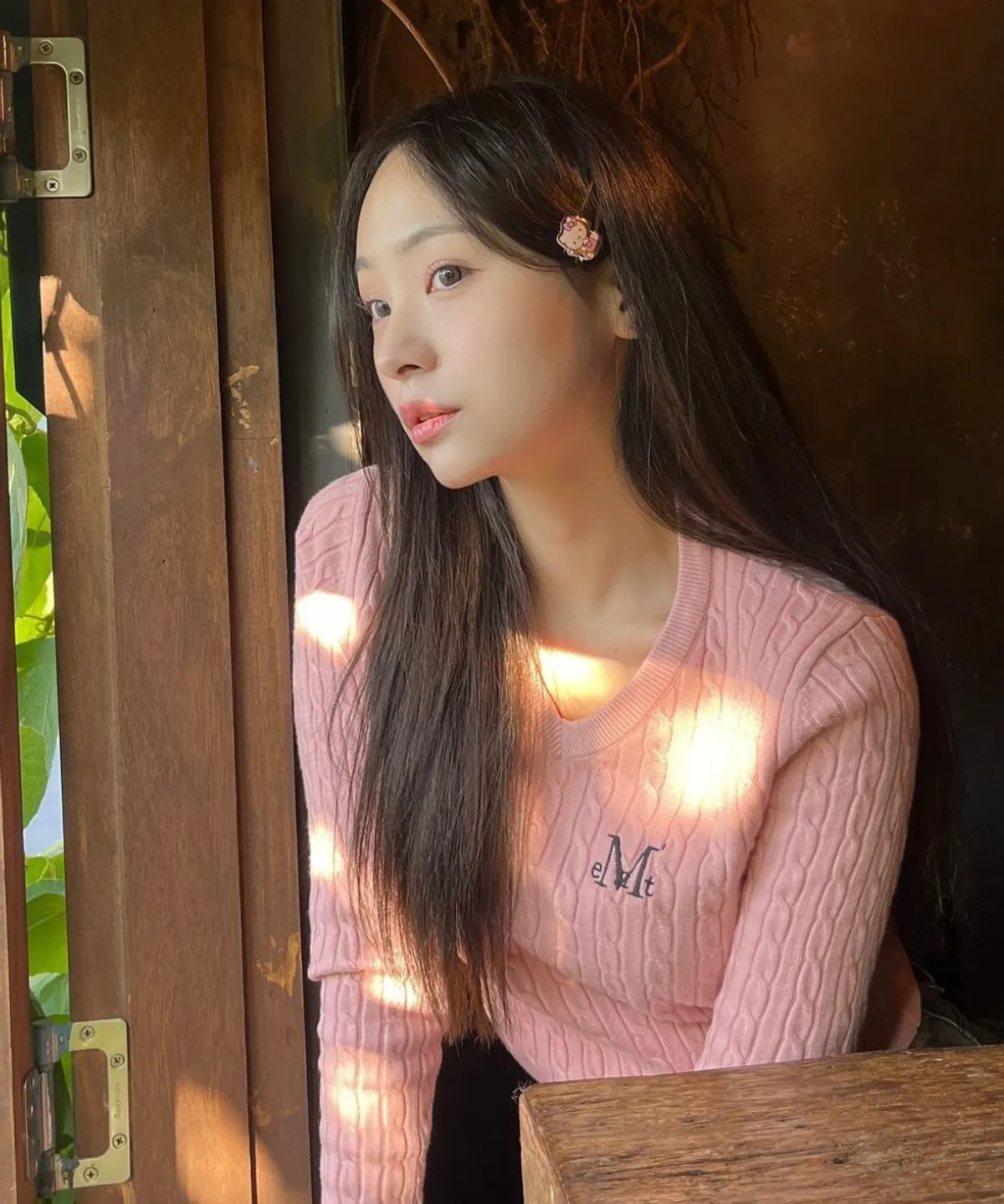 MUCENT PRIMROSE V-NECK CROP KNIT