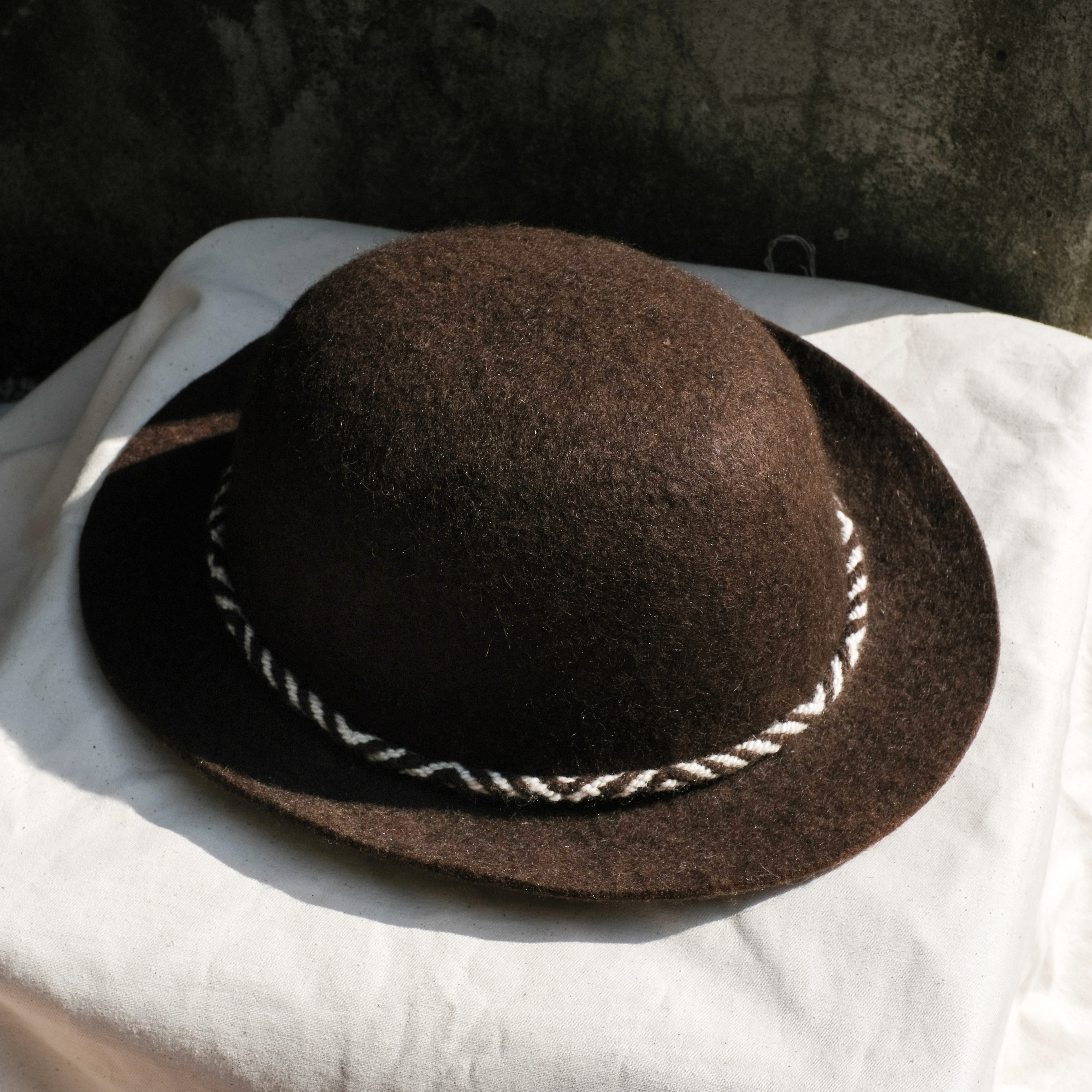 手工毛氈圓禮帽｜氂牛絨－棕色 (M) 編織帽帶｜中國藏區
