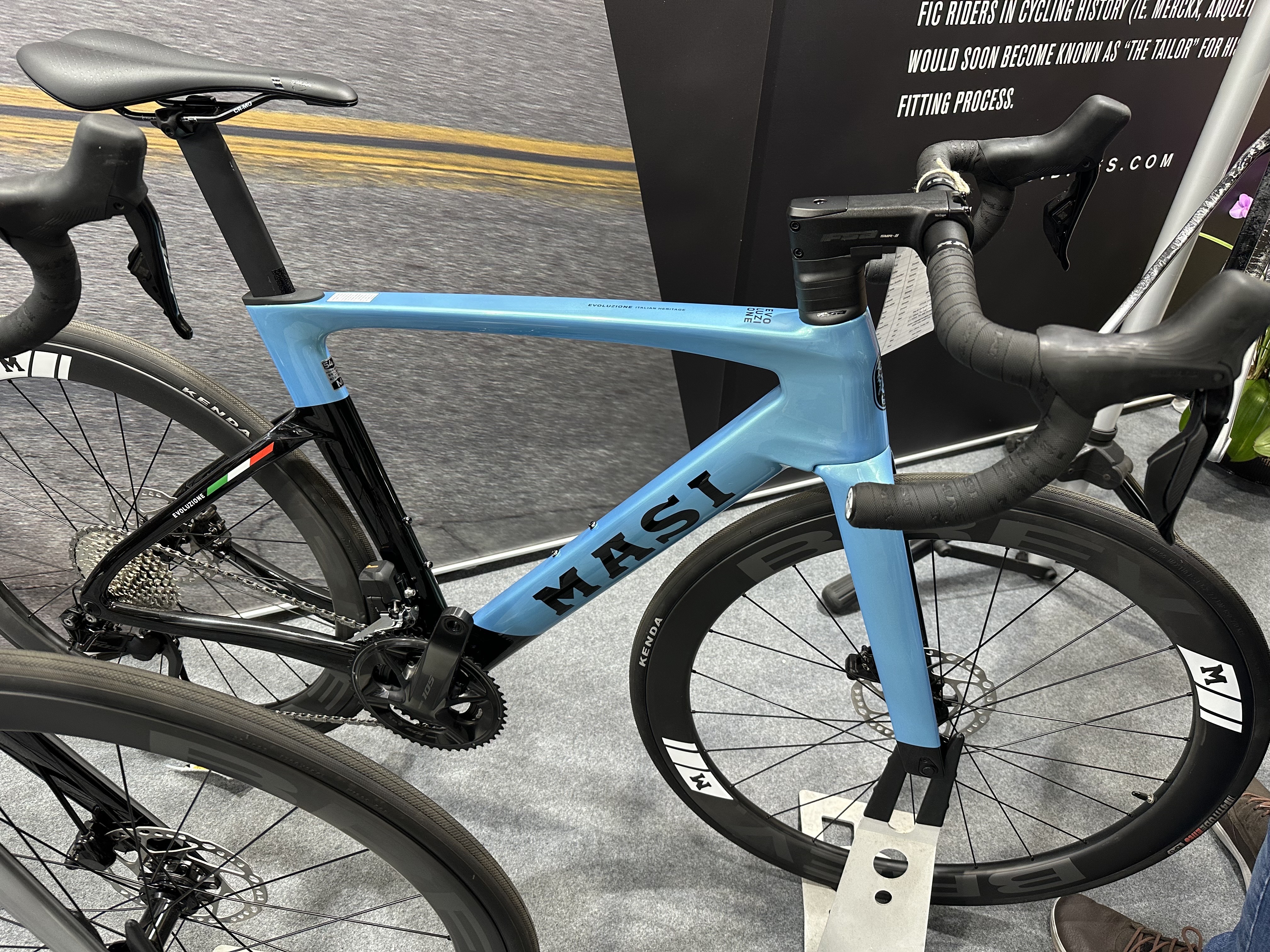 25年新款 『MASI』 Evoluzione 碳纖維電變碟煞公路成車/藍