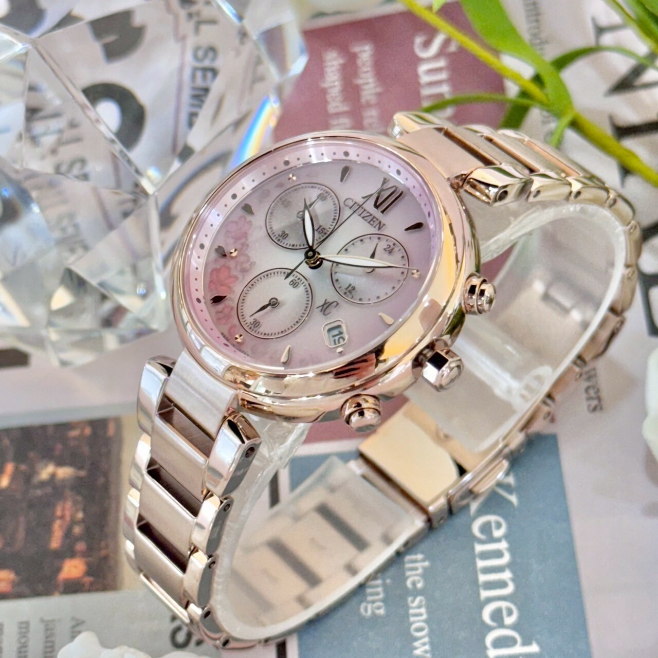 【CITIZEN 星辰】XC系列 浪漫櫻花紛飛光動能錶 計時女錶FB1456-65X 35mm 現代鐘錶