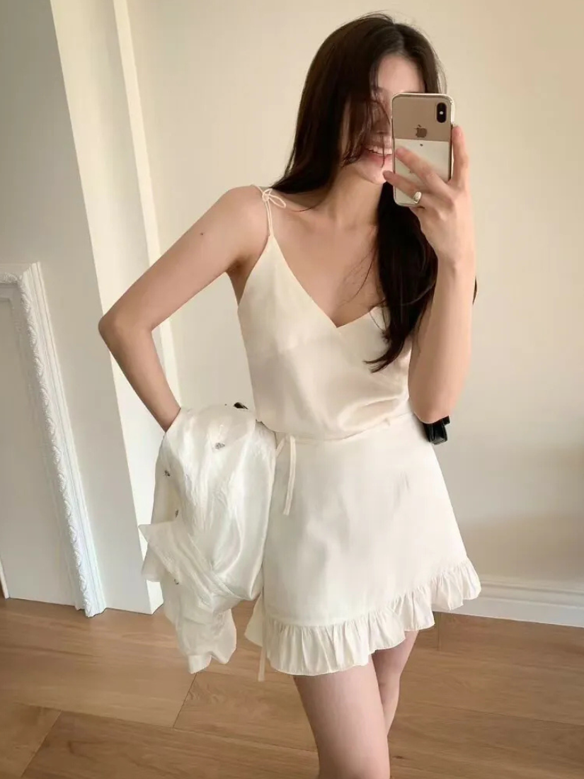 [現貨] Venus 細繩肩帶緞面套裝背心 [ 2色 / Free ]