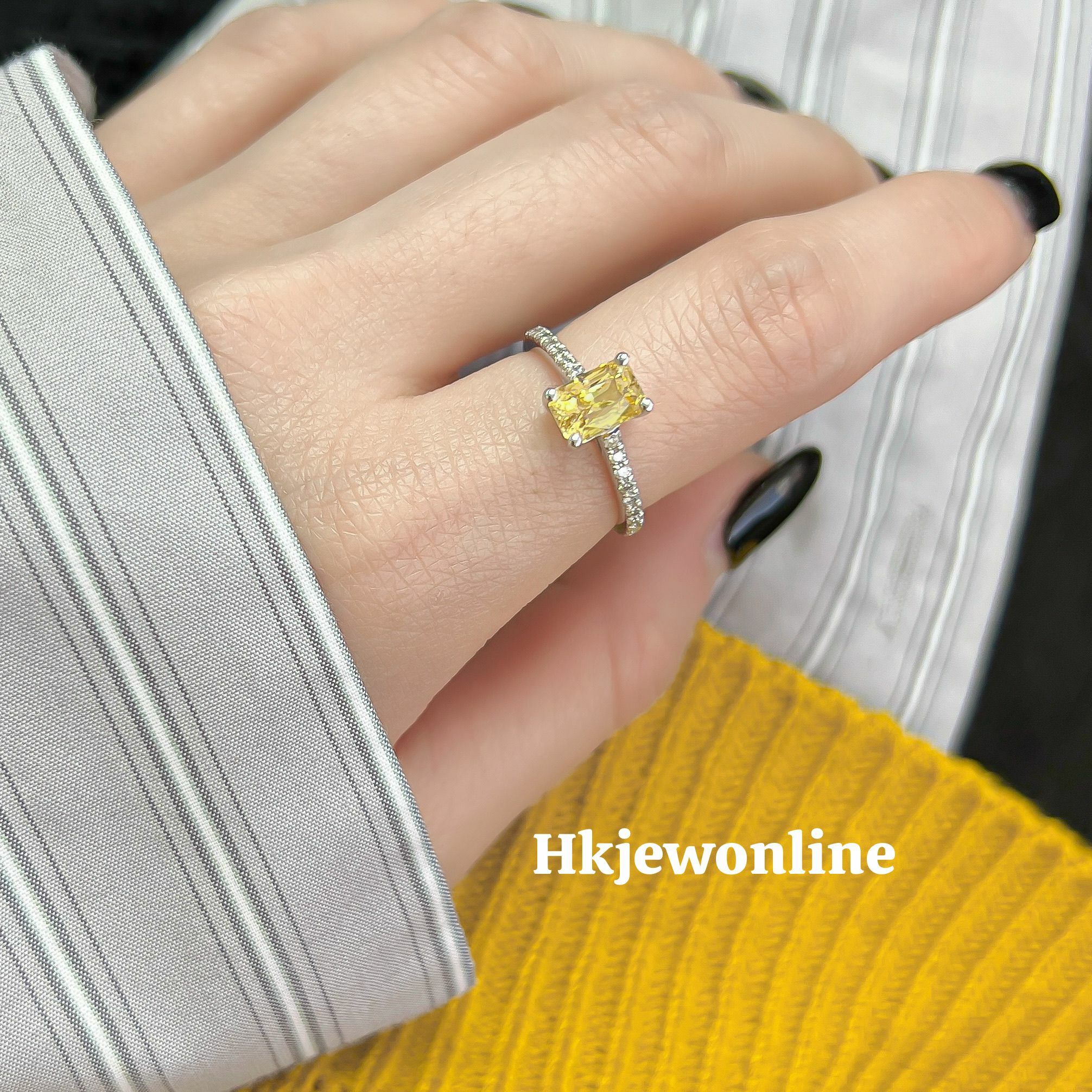 18K White Gold 1.58ct Yellow Sapphire Ring ( With CGL Cert )