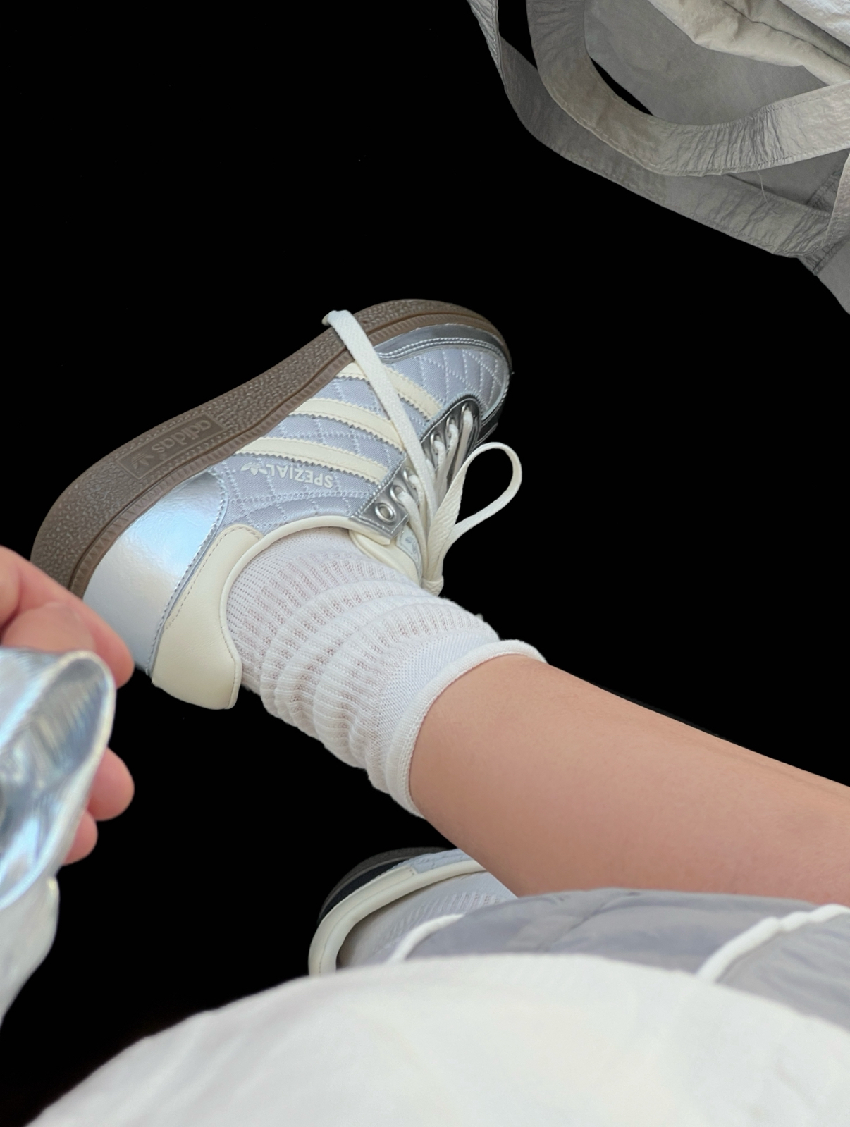 Adidas Originals Handball Spezial 銀杏拿鐵 小香風 銀白色 Y2K 焦糖底 復古 德訓鞋 T頭鞋 KJ0853/預購