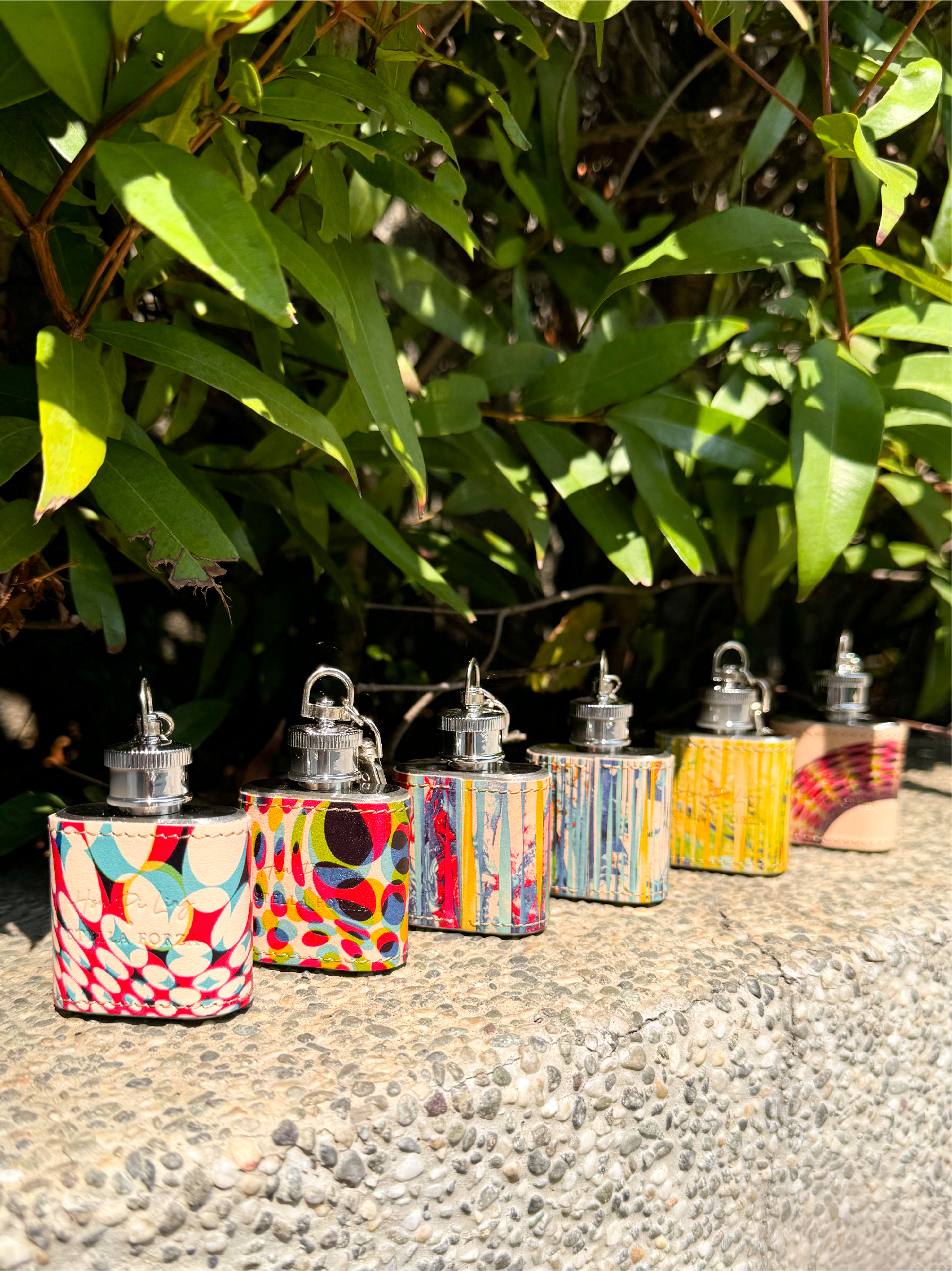 【藝術家聯名】1OZ 真皮不鏽鋼烈酒酒壺（附漏斗）