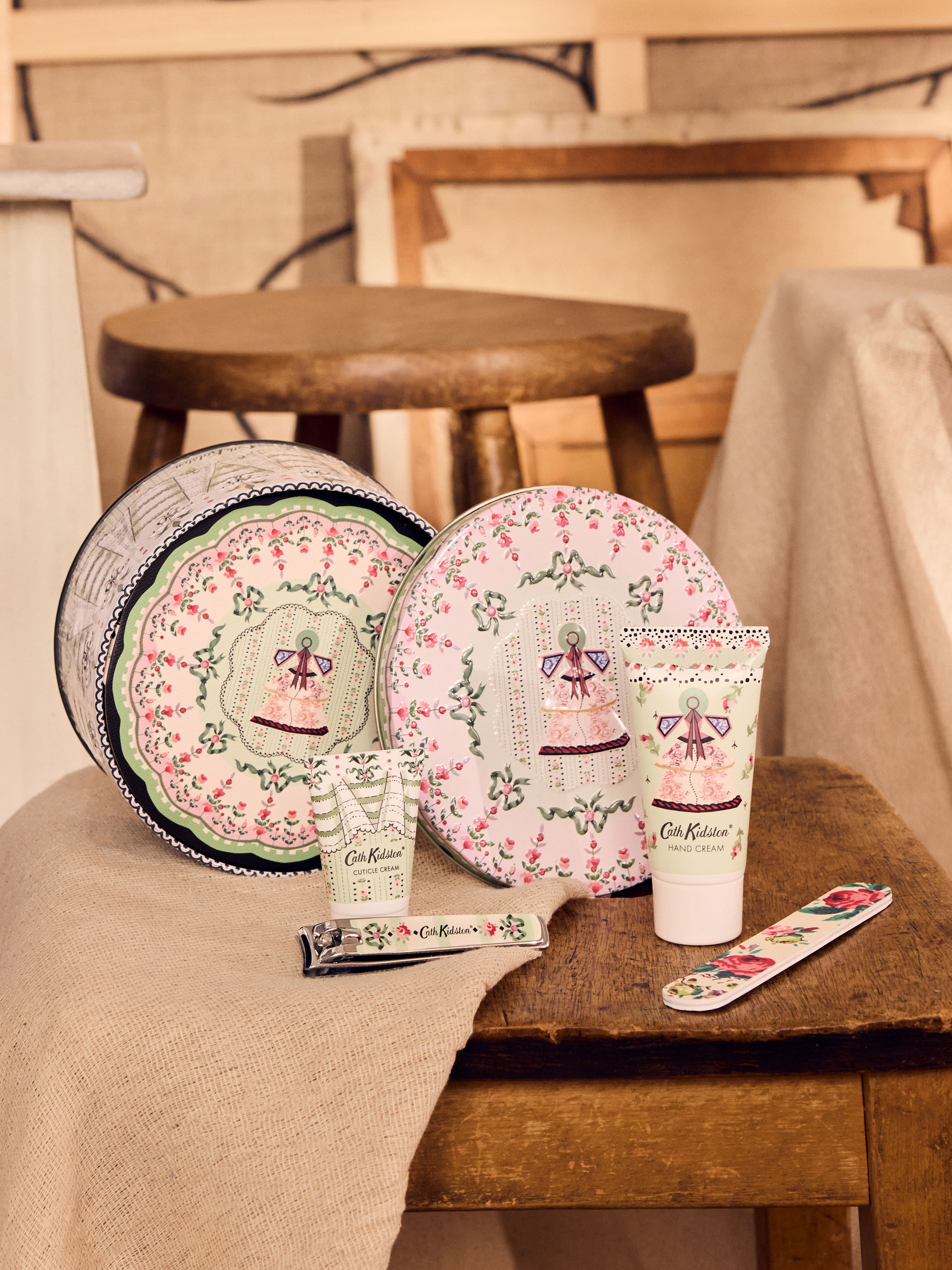 Wild Flowers Wild Women 潤澤保濕手部鐵盒組