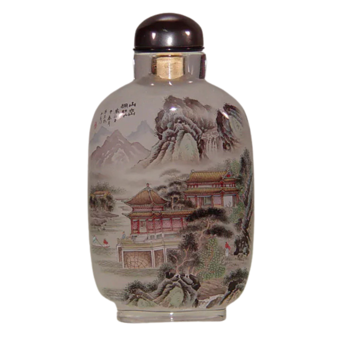 山戀擁翠鼻煙壺 青山環繞勾勒詩意山水與自然靜謐