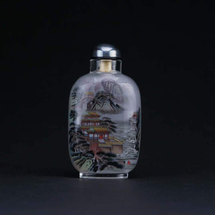 鹿港窯典藏級內畫工藝|山戀擁翠鼻煙壺 青山環繞勾勒詩意山水與自然靜謐