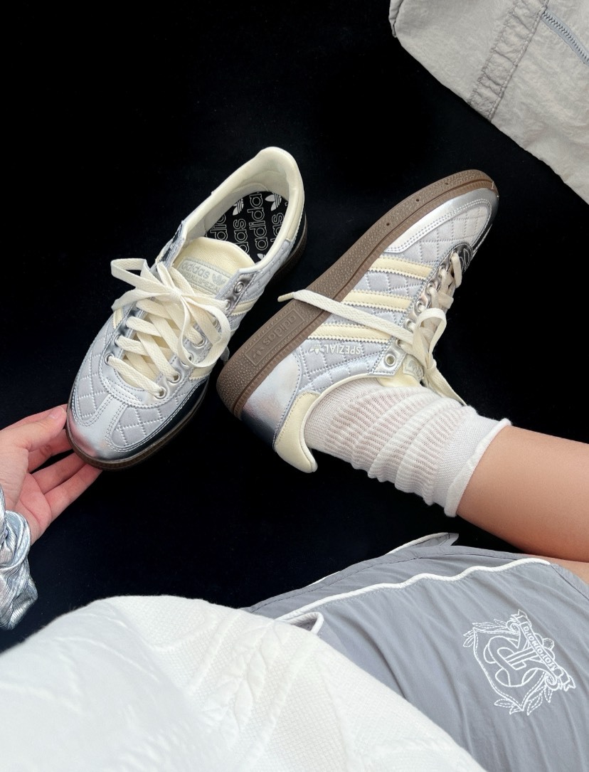 Adidas Originals Handball Spezial 小香風 菱格紋 漆皮 拼接 金屬銀奶油 米白 KJ0853