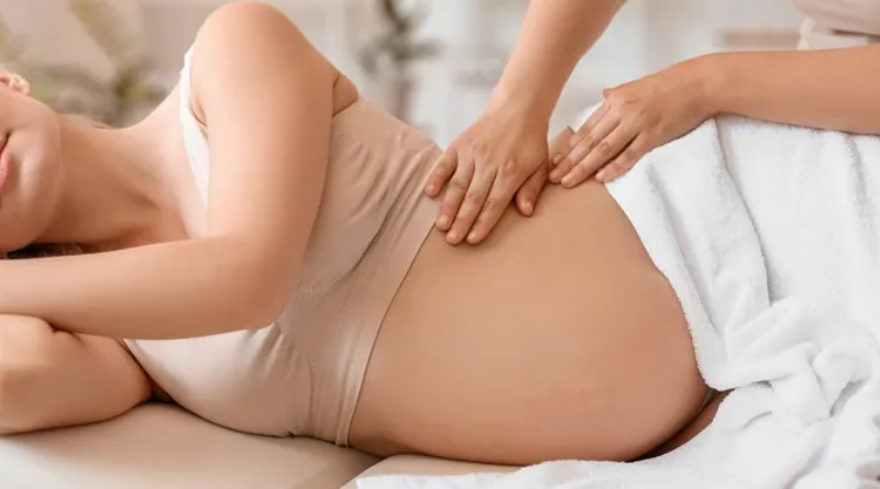 懷孕、孕期中可以按摩嗎? 孕婦懷孕後會出現各種不適的狀況，深受荷爾蒙影響，例如無時無刻都疲倦、身體容易緊繃、下半身會水腫、腰酸背痛各種狀況。傳統觀念都認為孕婦不能做按摩SPA，其實孕婦是可以按摩的，但力道要非常輕柔，且要盡量避開肚子周圍，懷孕初期是胎兒發育的關鍵不太建議按摩，會建議於懷孕12周後再進行按摩，有助於緩解懷孕不適的狀況，更可以使孕媽咪舒服的渡過整個孕期。