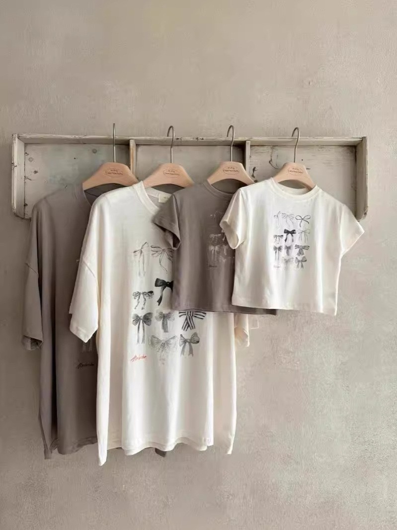 蝴蝶結塗鴉短T
