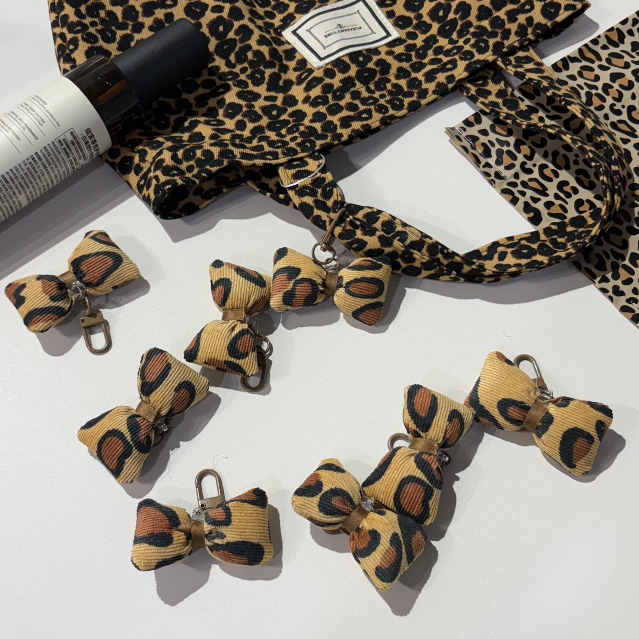 《5818》可愛迷你豹紋蝴蝶結吊飾