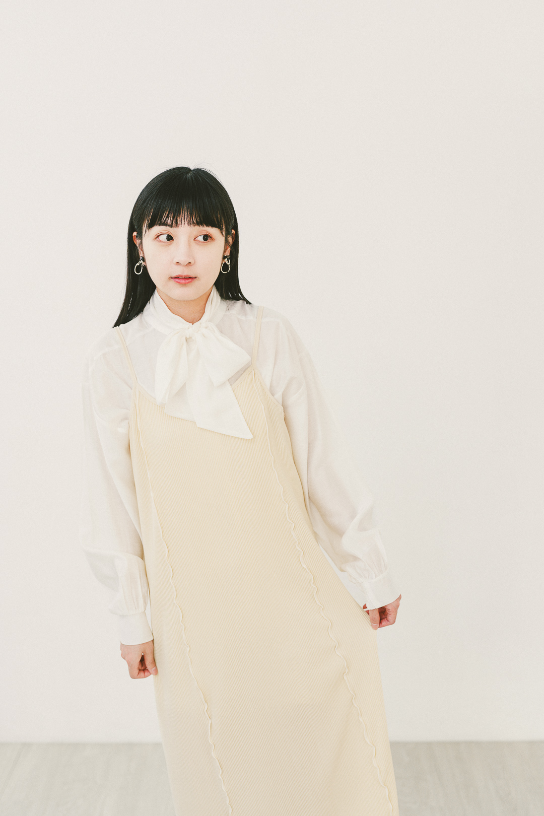 珊瑚生長紋！手風琴褶皺吊帶裙(三色-象牙)