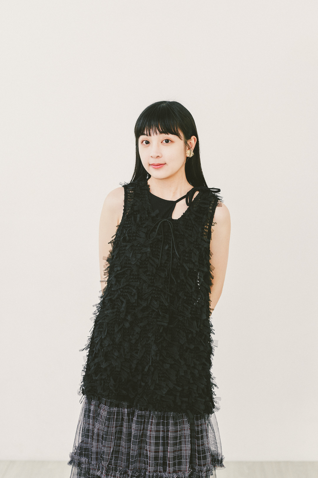 羽紗獨白！羽毛薄紗背心(兩色-濃黑)