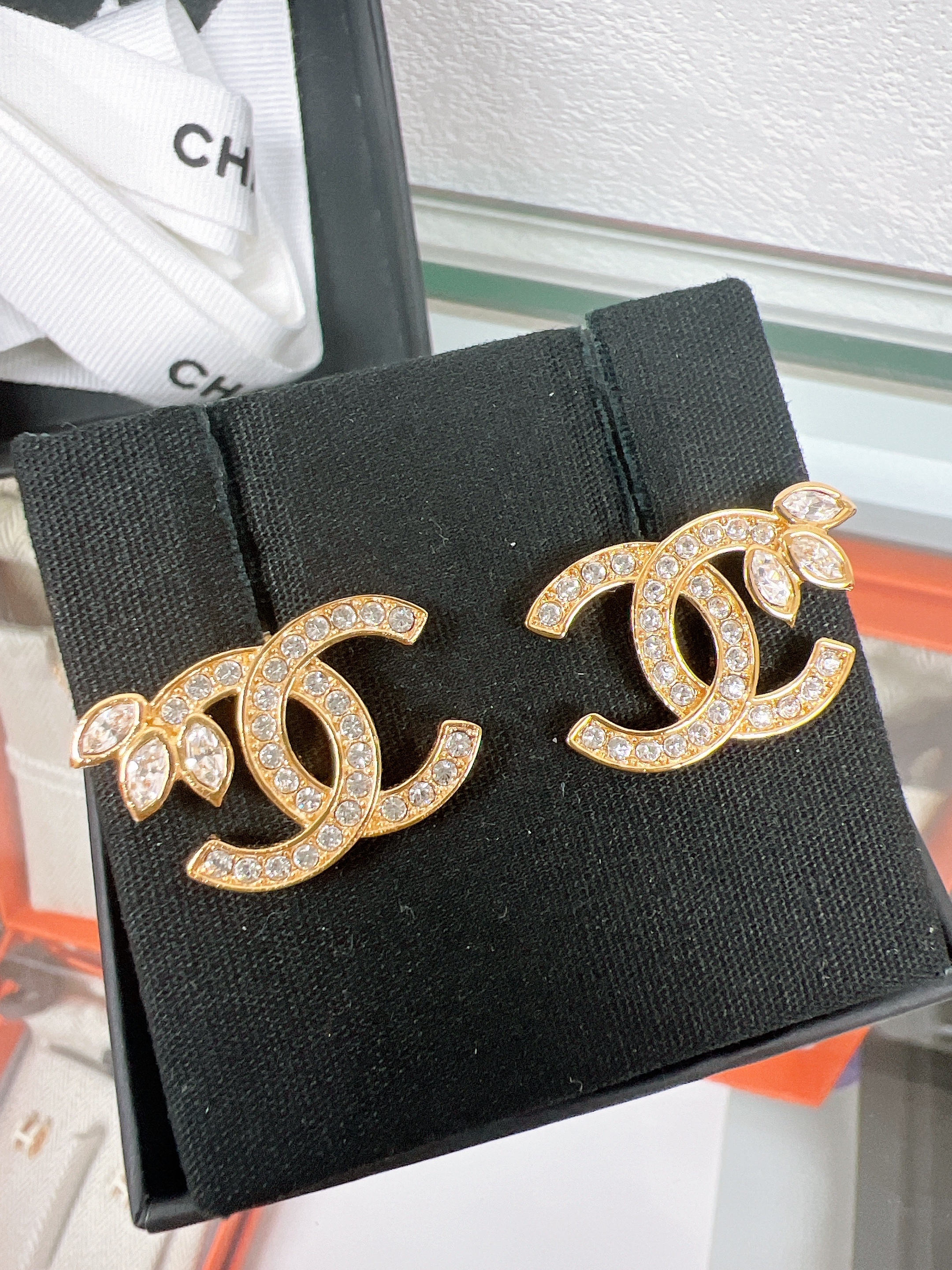 *Unused* Chanel earrings crystal logo 22a