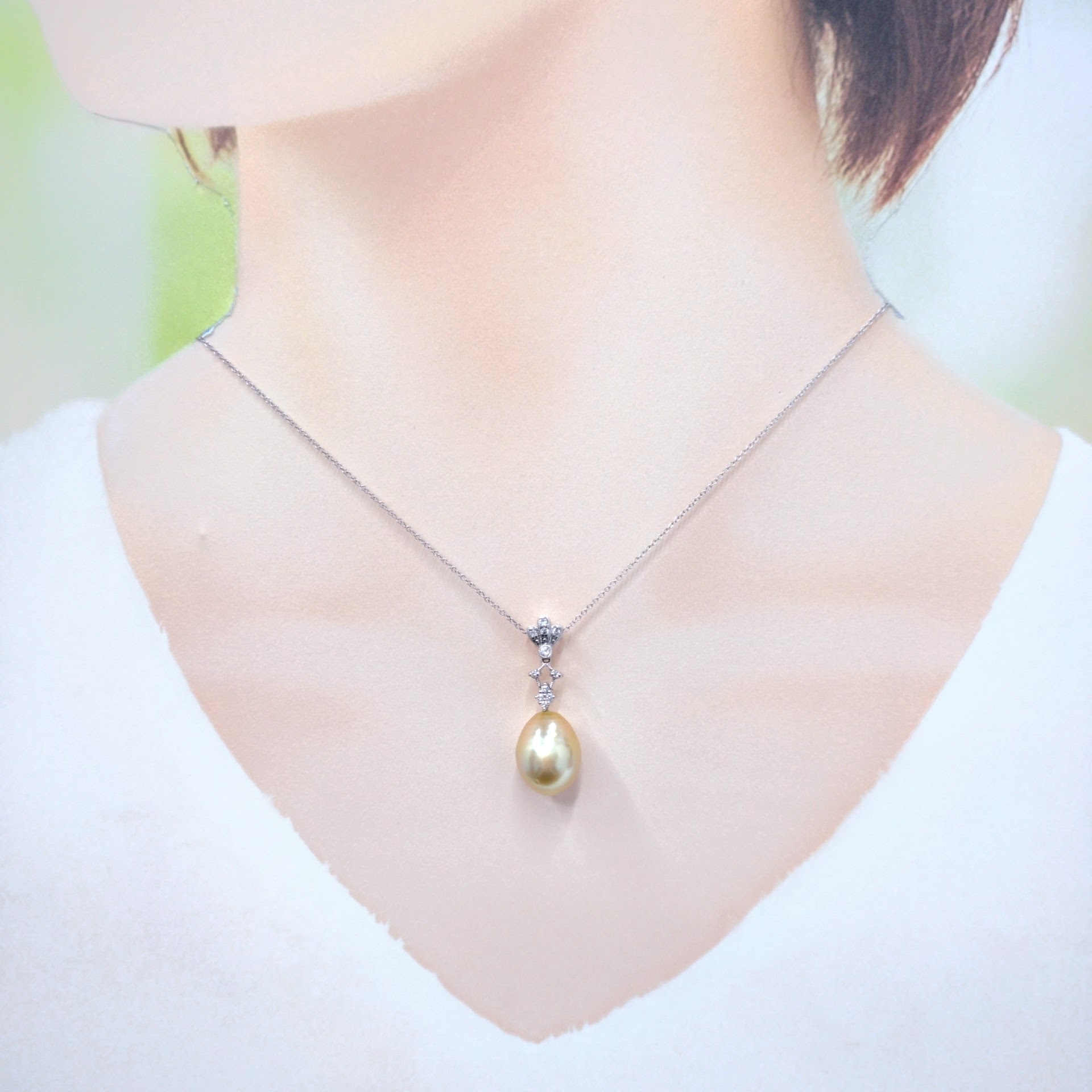 18K White Gold 0.08ct Diamond and Pearl Pendant